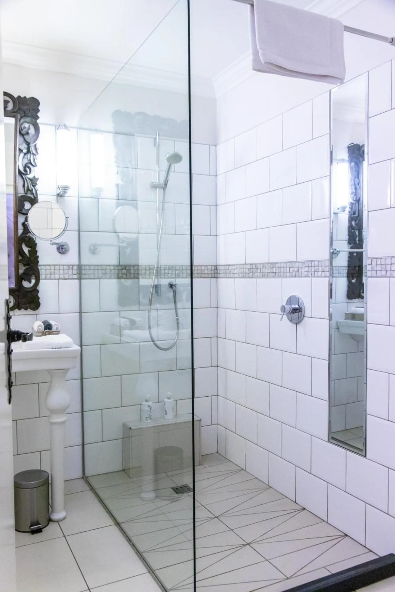 Shower in Heinitzburg Boutique Hotel