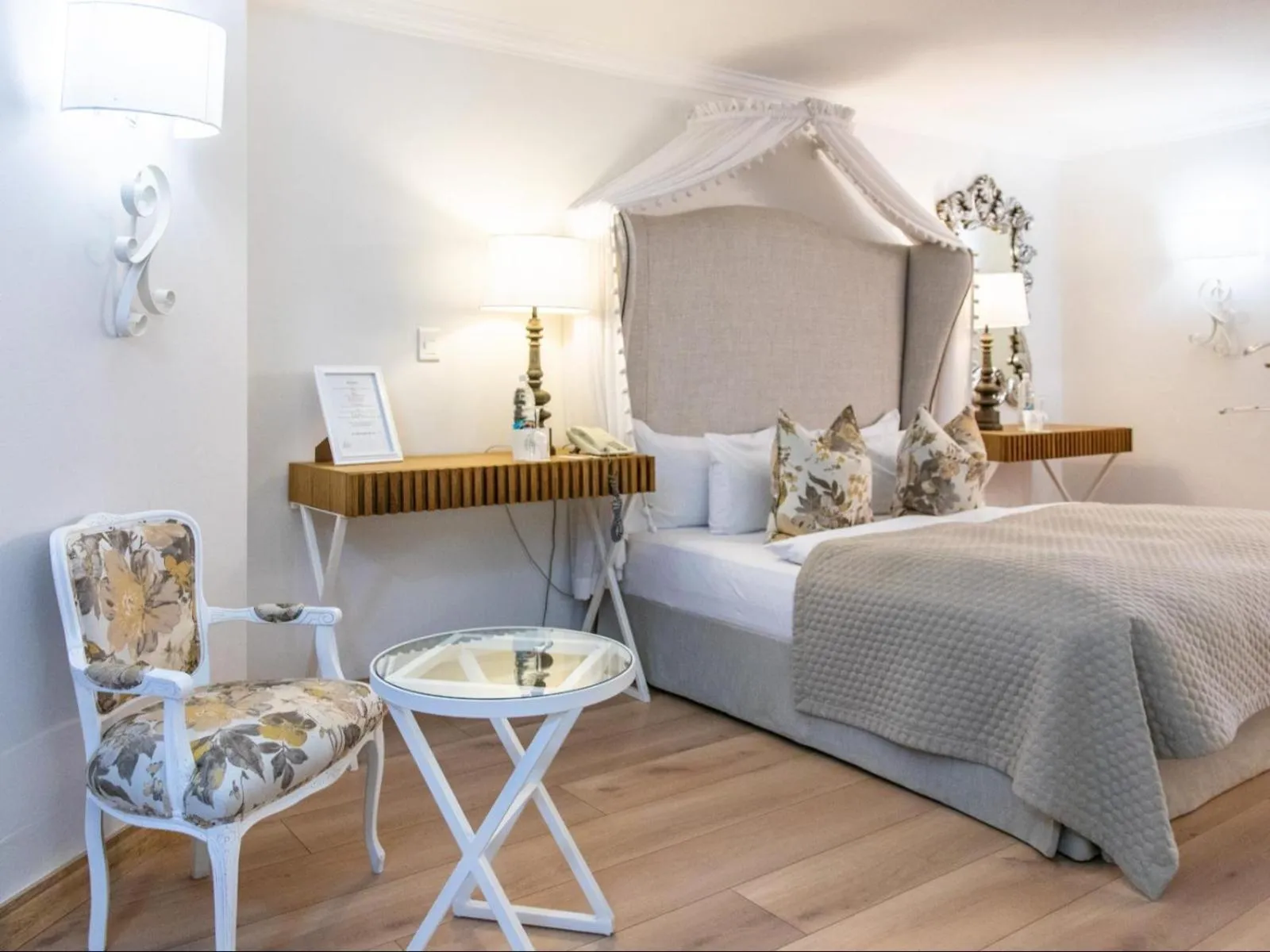 Bed in Heinitzburg Boutique Hotel