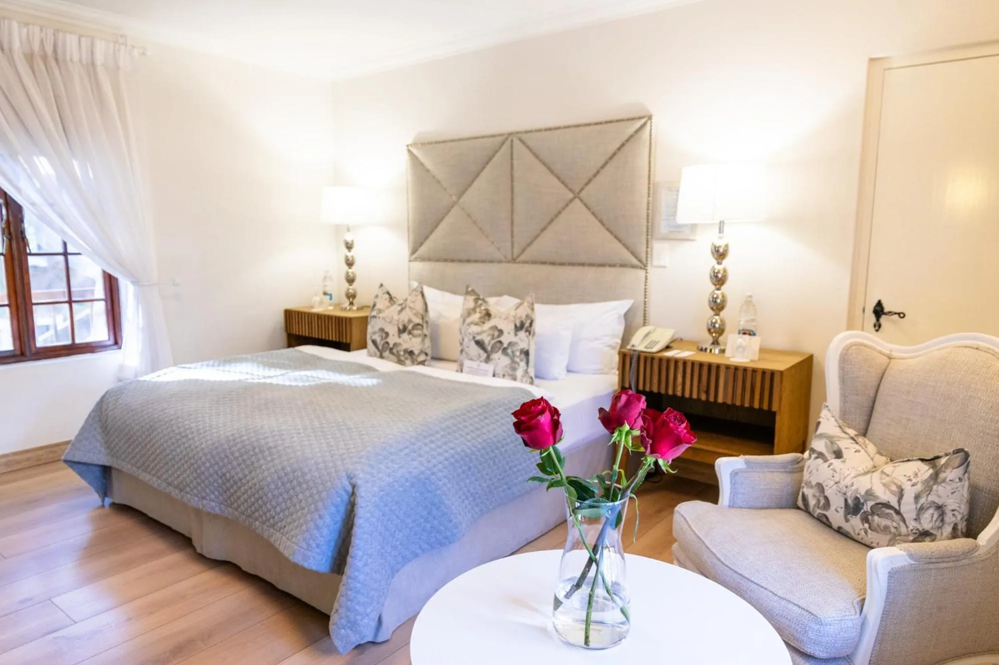 Property building, Bed in Heinitzburg Boutique Hotel