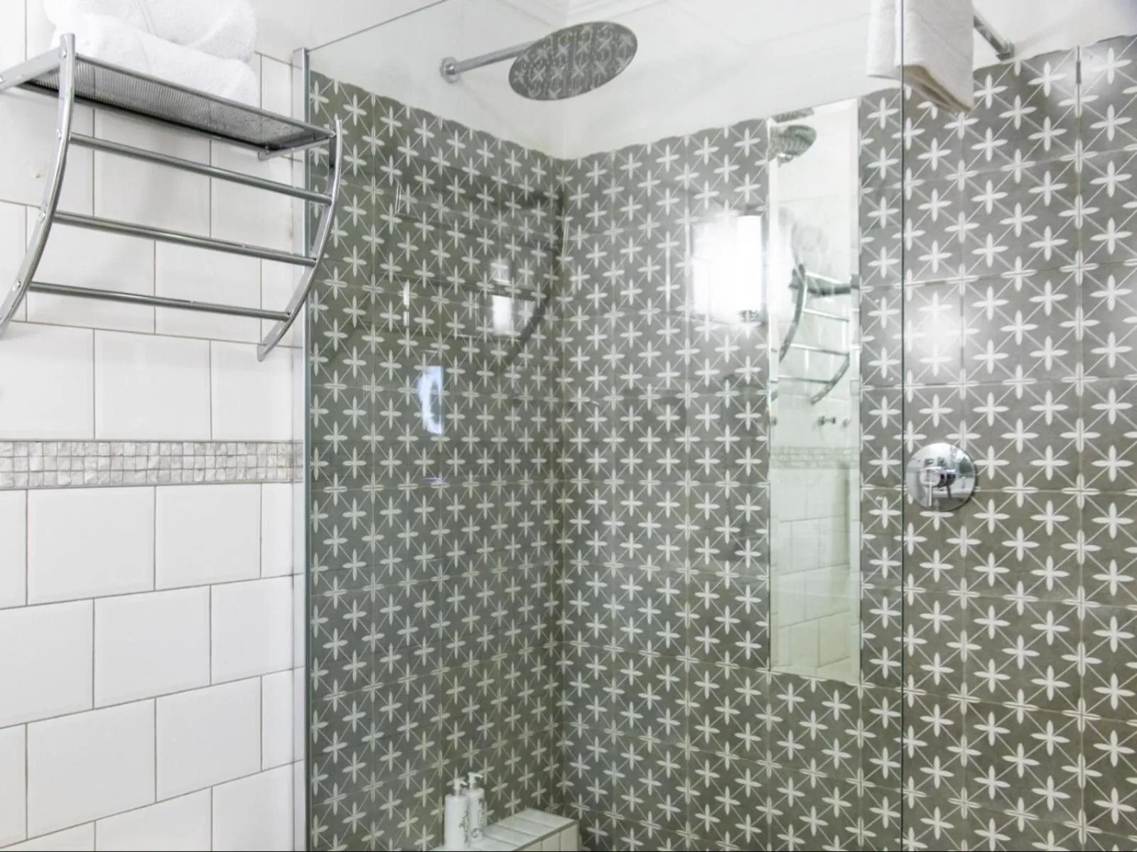 Shower in Heinitzburg Boutique Hotel