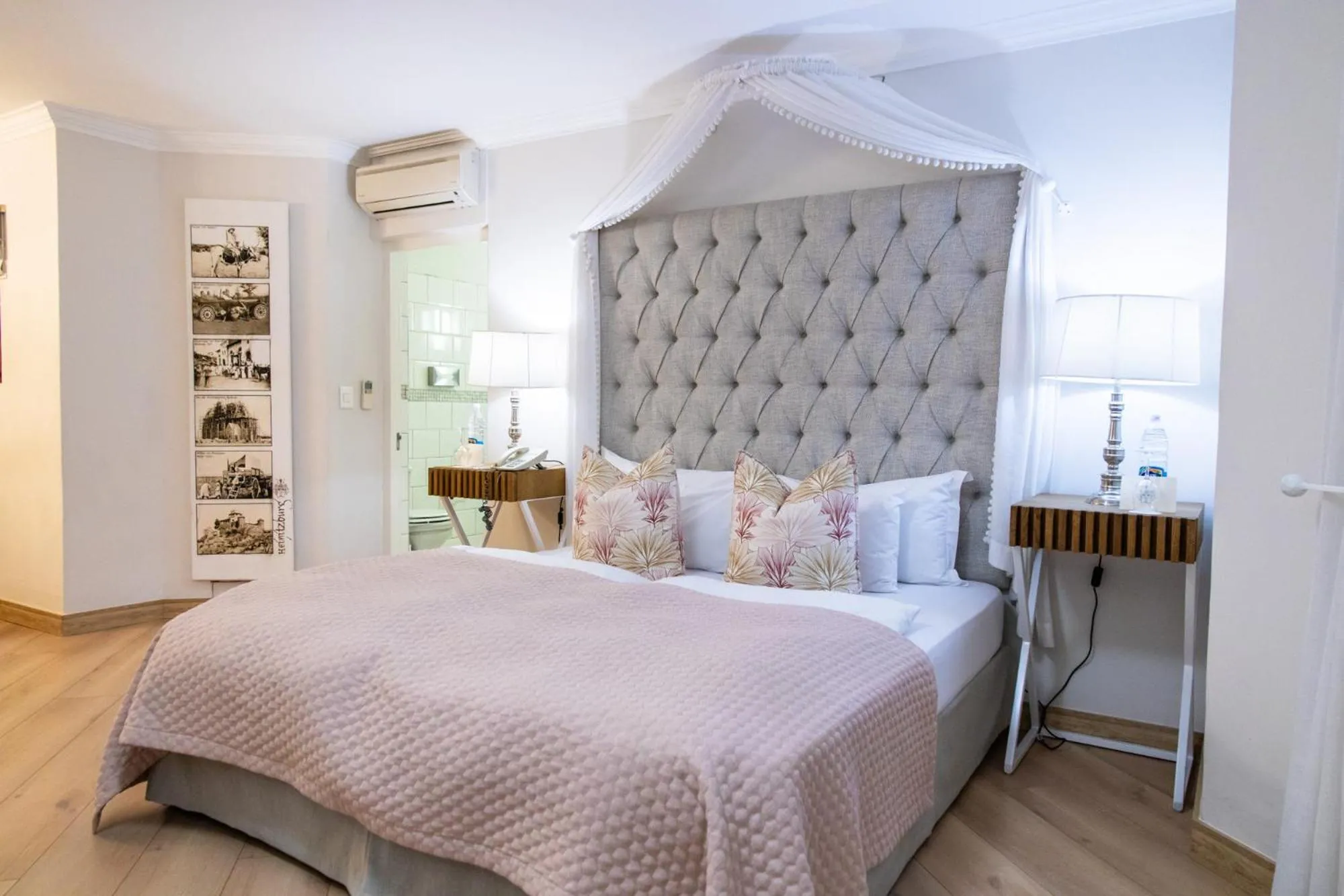 Bed in Heinitzburg Boutique Hotel