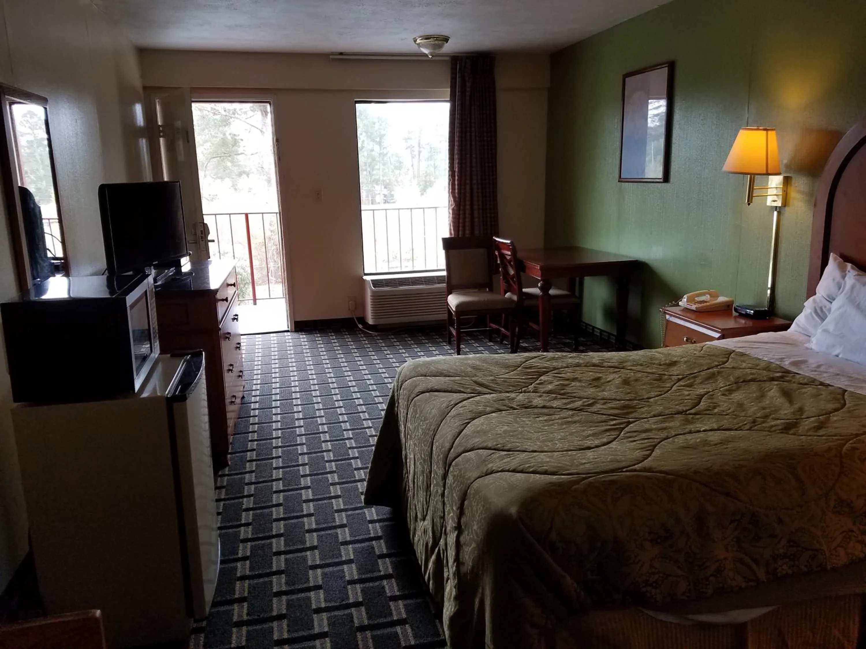 Bed in Americas Best Value Inn - Augusta / South