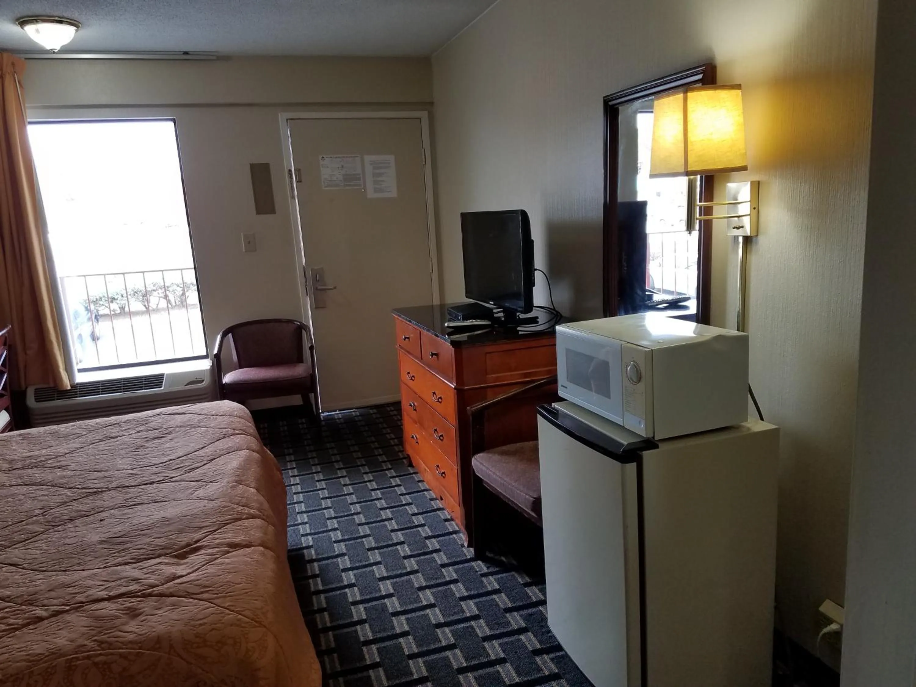 Bed in Americas Best Value Inn - Augusta / South