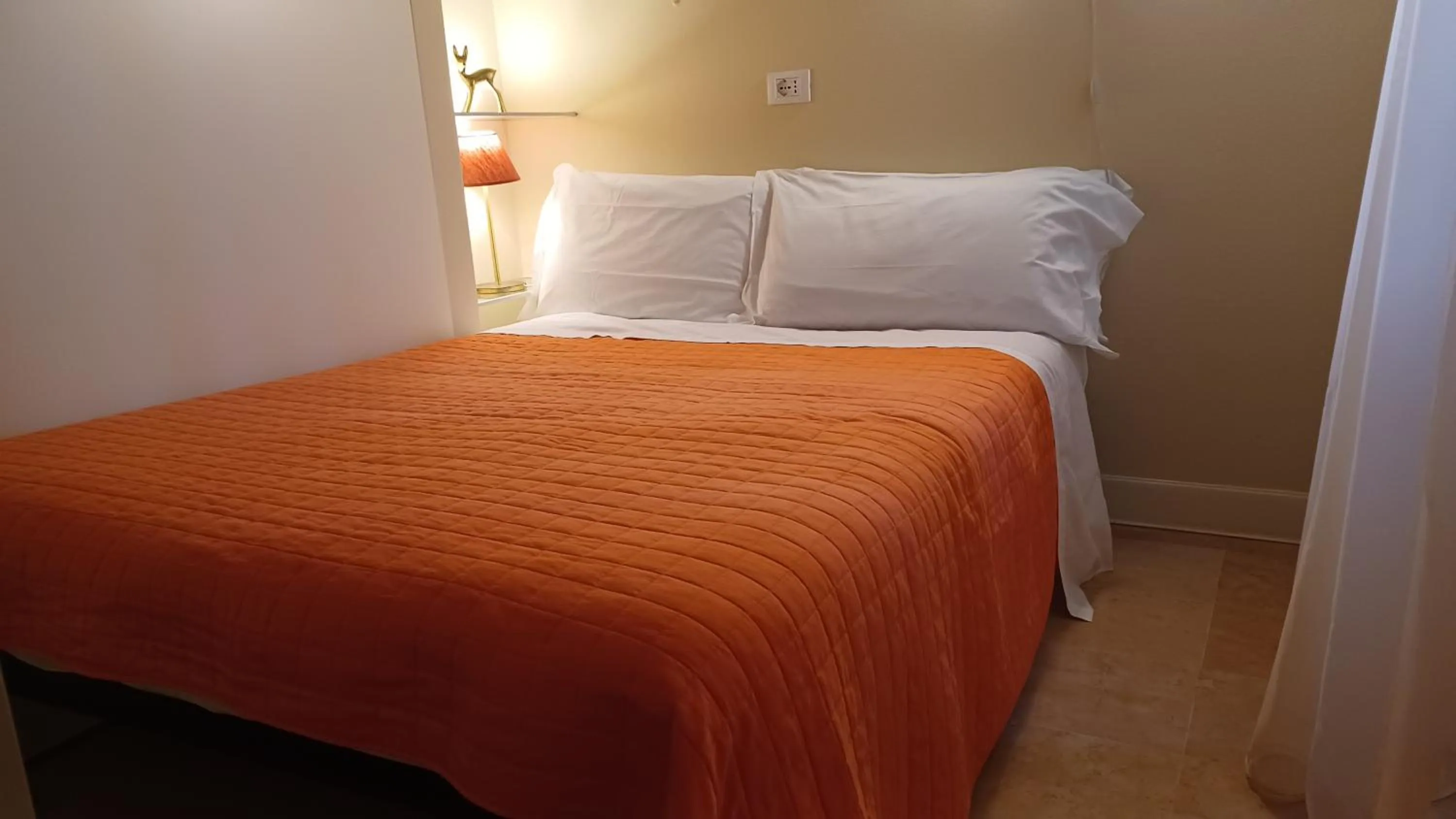 Bedroom, Bed in All'Opera Prima