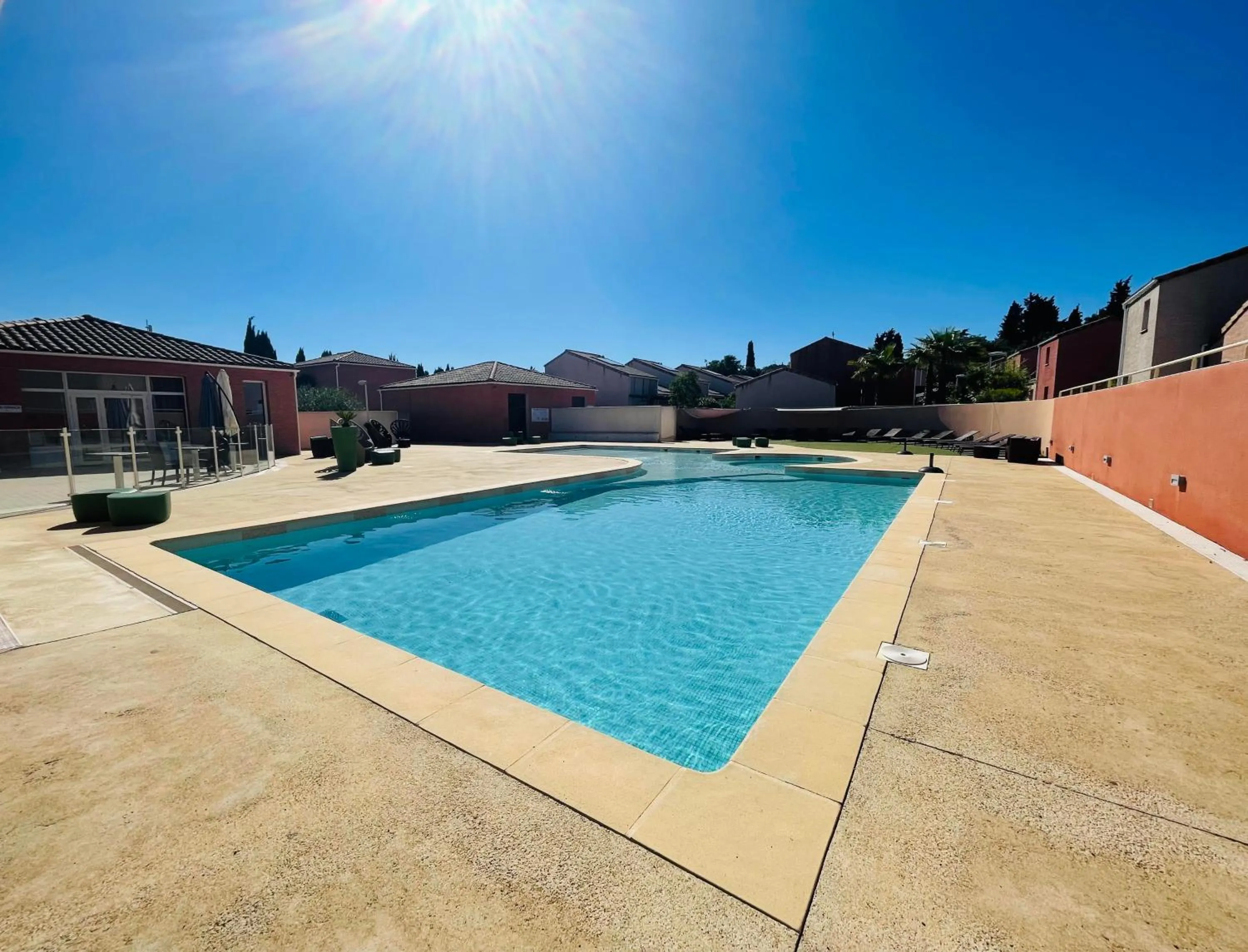 Swimming pool in Terres de France - Le Domaine de Bacchus