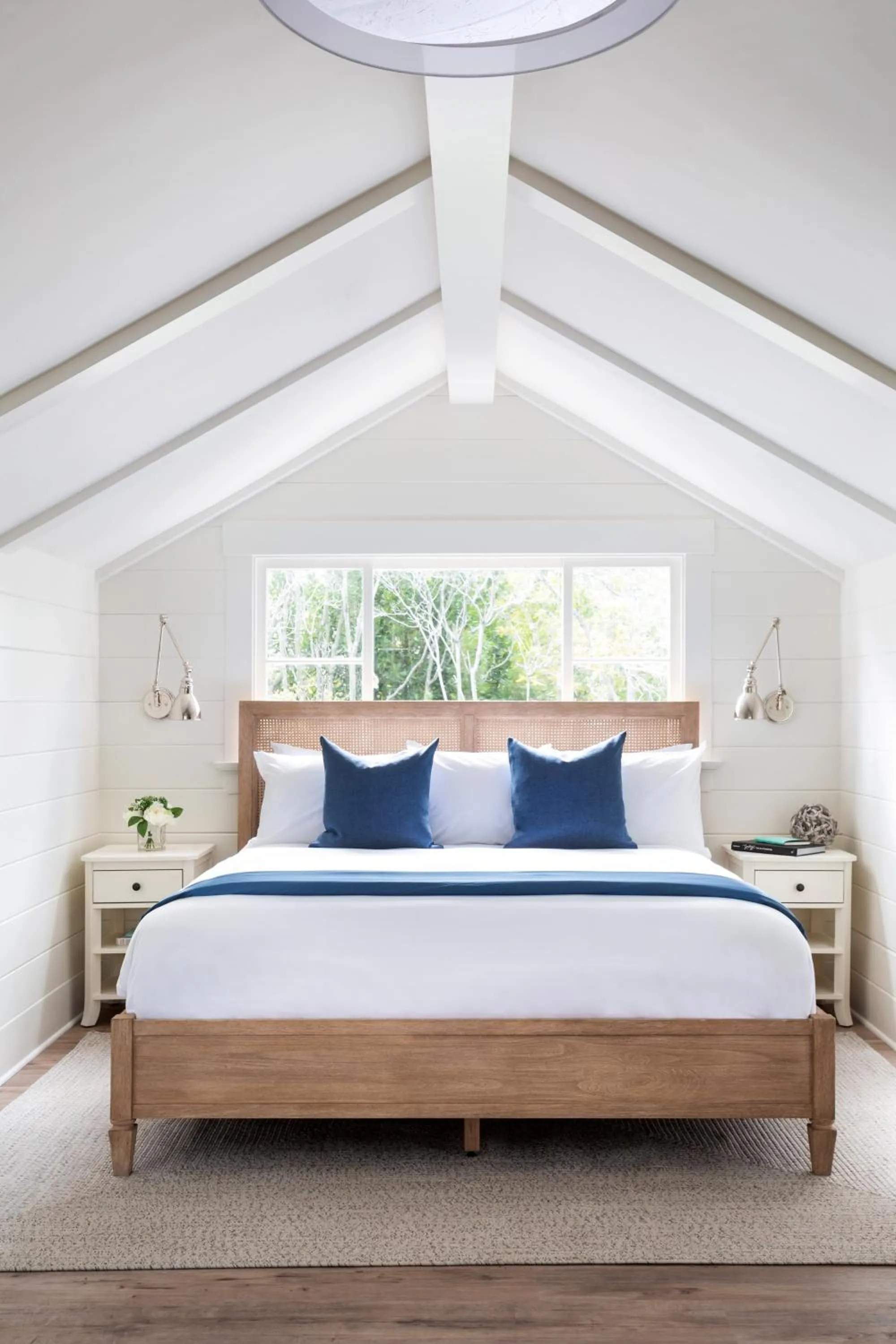 Bed in Hideaway Santa Barbara, A Kirkwood Collection Hotel