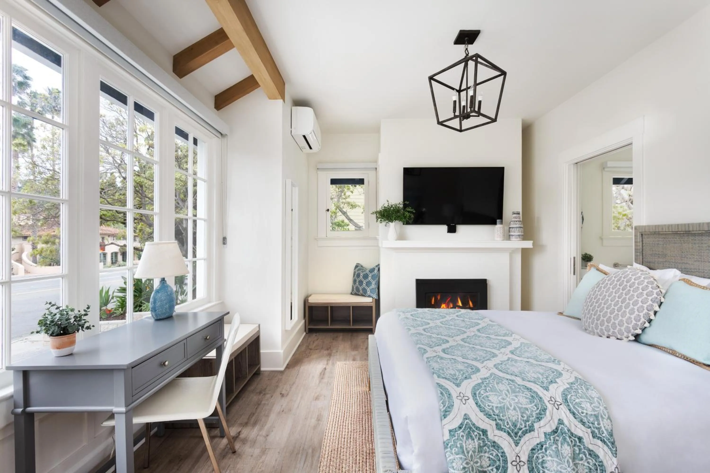 Decorative detail, Bed in Hideaway Santa Barbara, A Kirkwood Collection Hotel