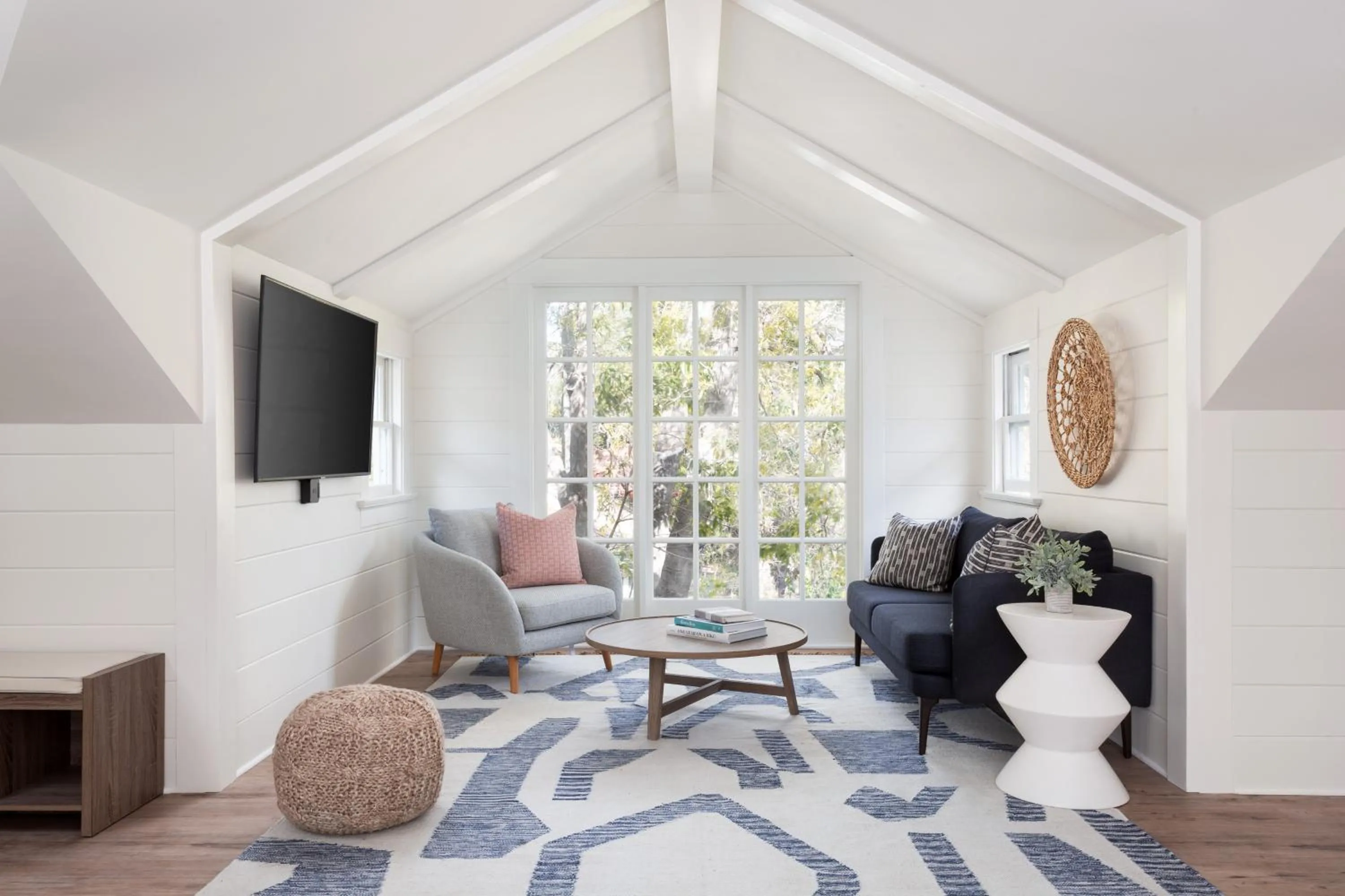 TV and multimedia in Hideaway Santa Barbara, A Kirkwood Collection Hotel