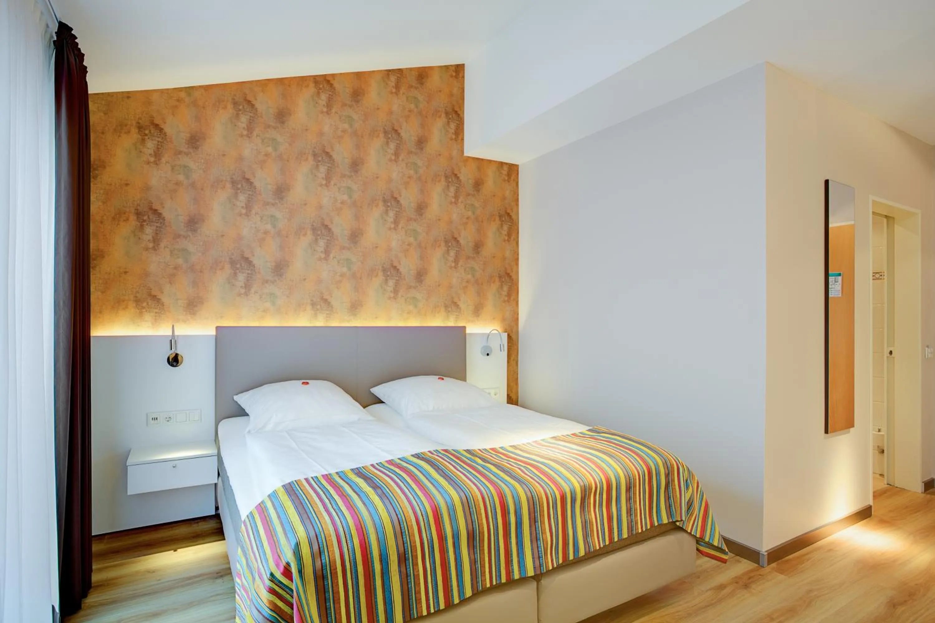 Photo of the whole room, Bed in Elisabeth Hotel garni