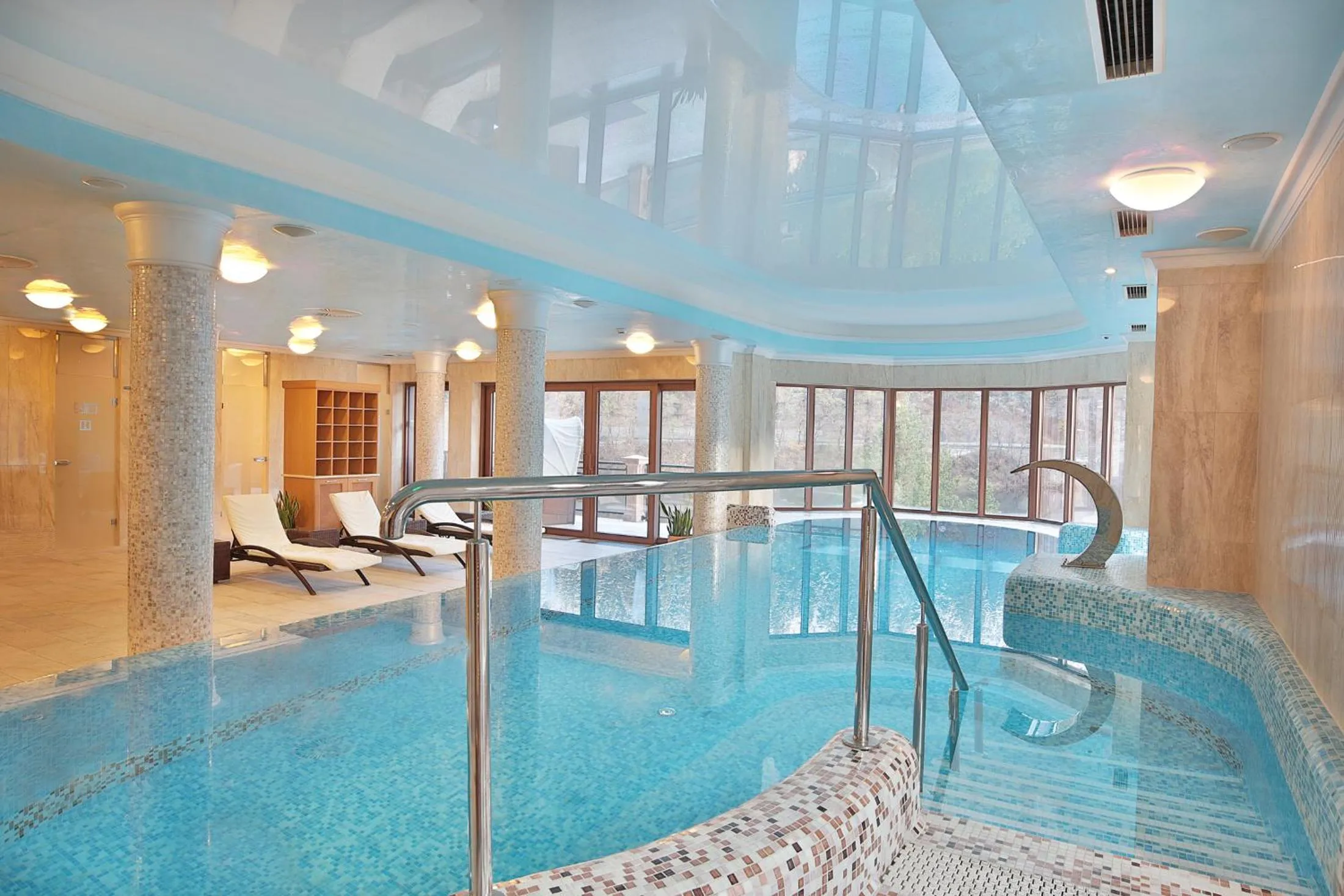 Swimming pool in Retro Riverside Wellness Resort