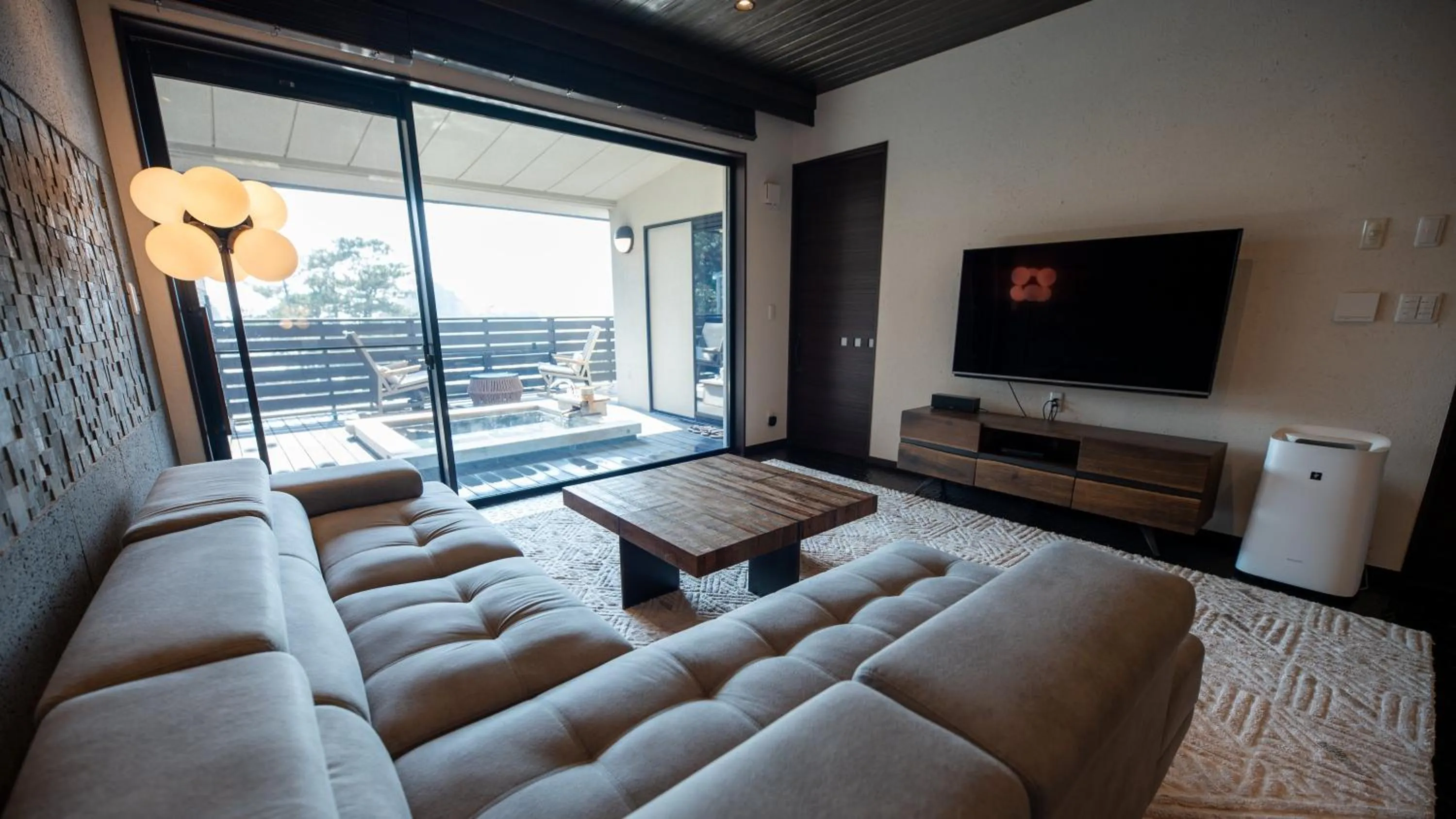 Photo of the whole room in Mayu Futahari