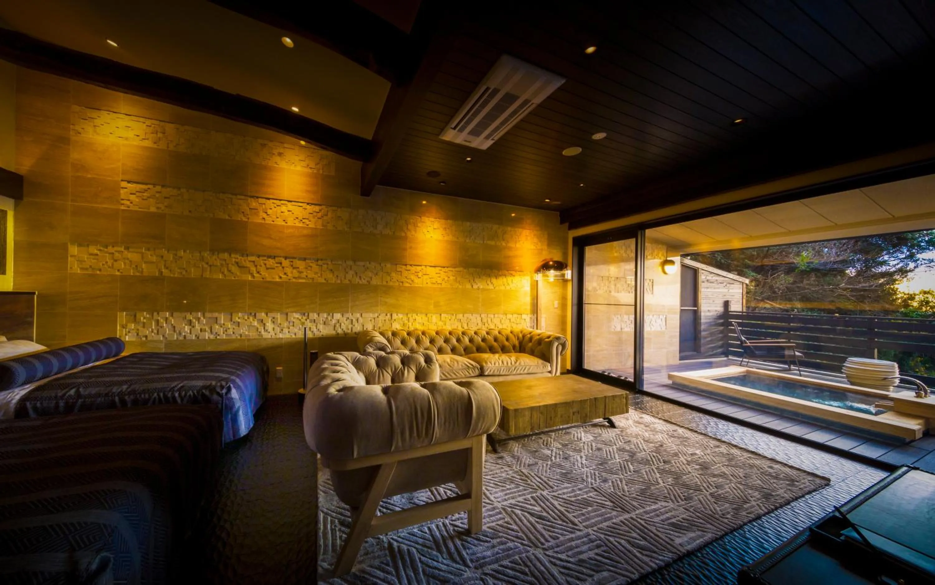 Bed in Mayu Futahari