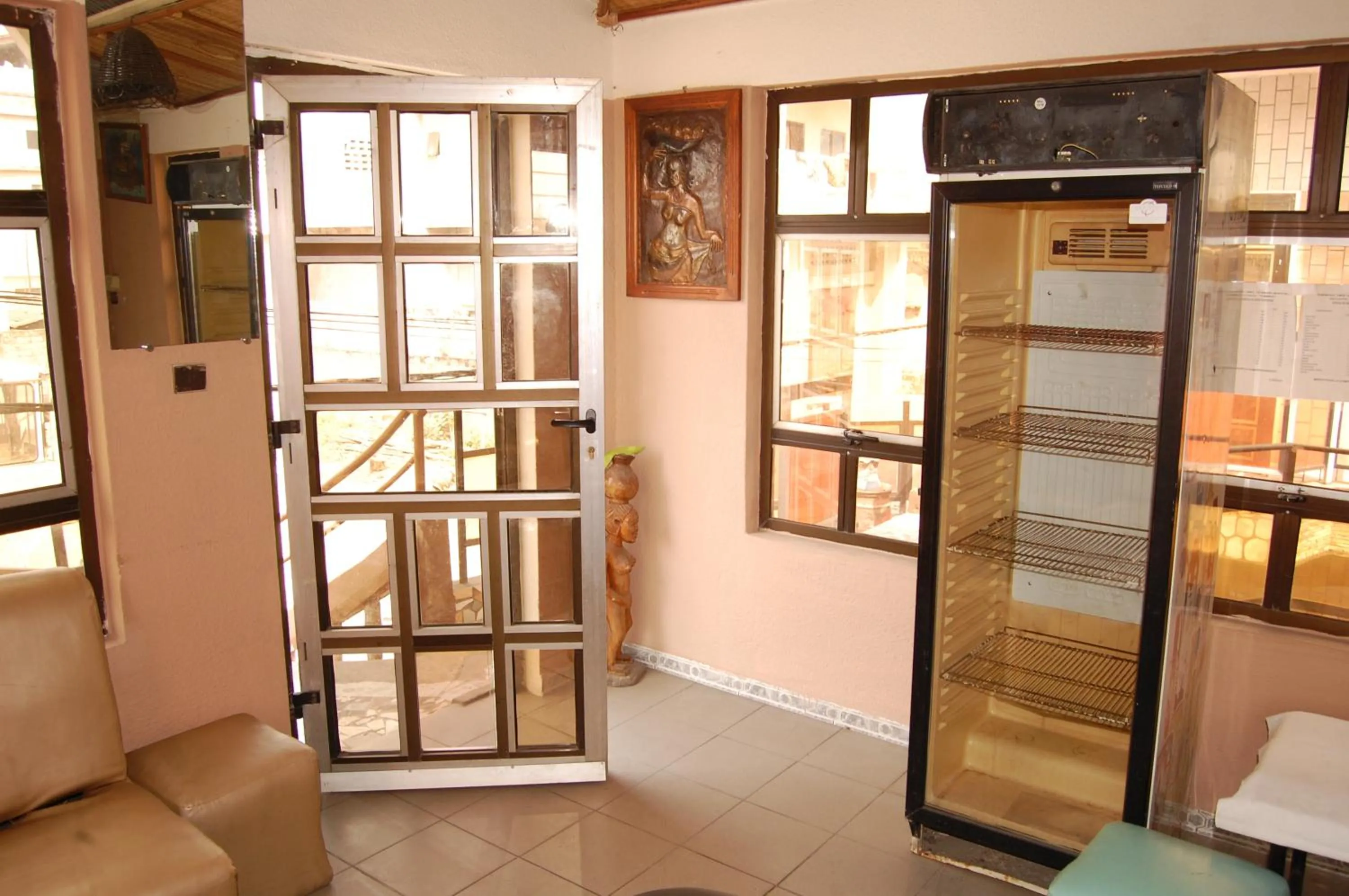 Restaurant/places to eat in Benin Hotel Terminus