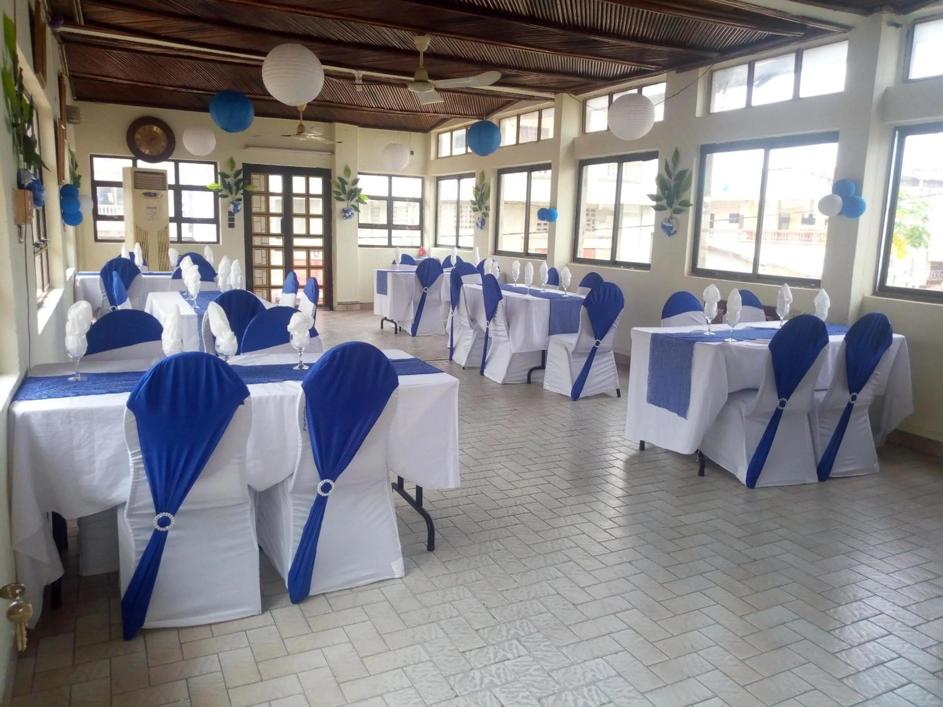Restaurant/places to eat in Benin Hotel Terminus