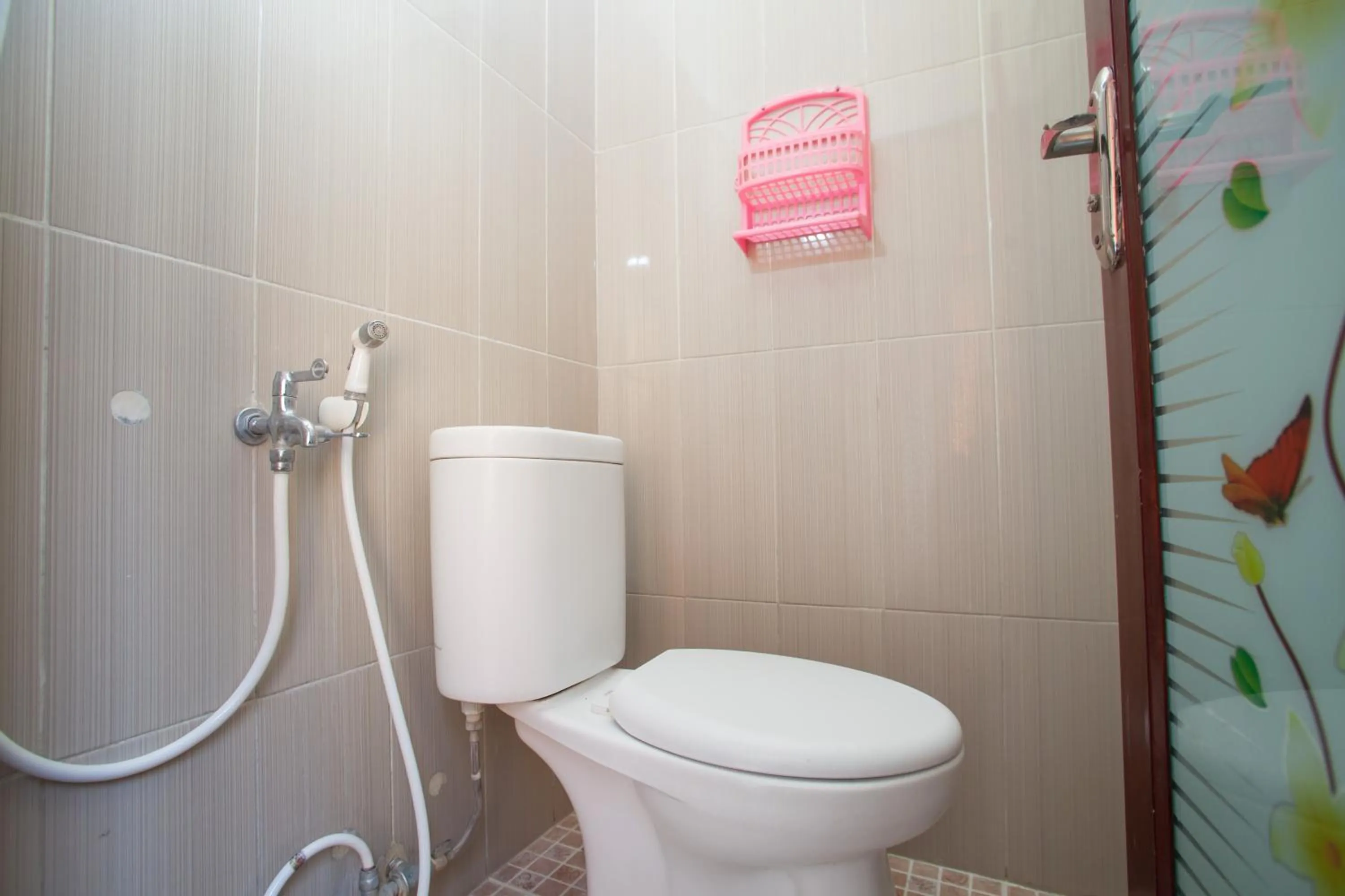 Bathroom in RedDoorz Syariah near UNTAG Banyuwangi