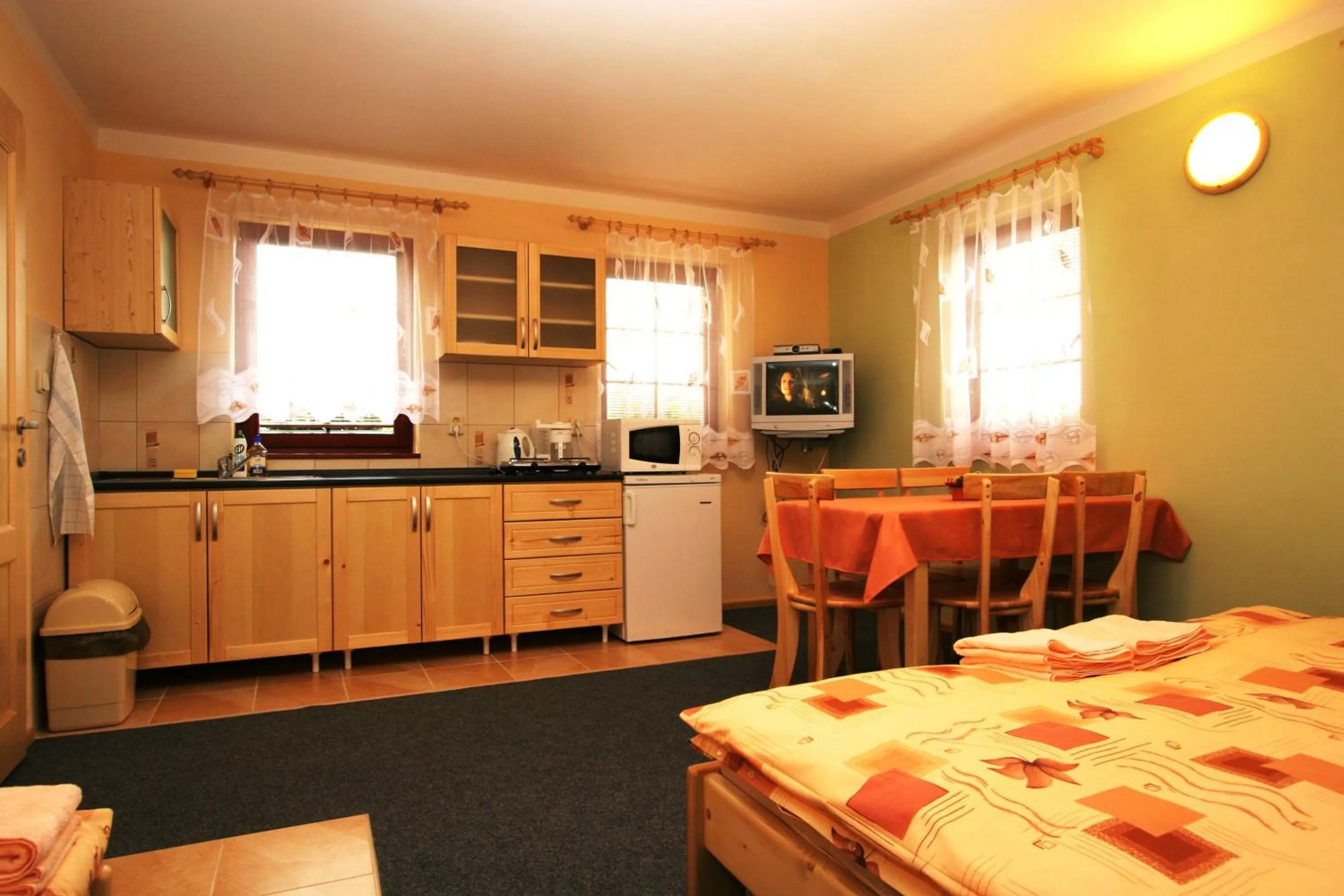 Kitchen or kitchenette, Bed in Ada Apartments