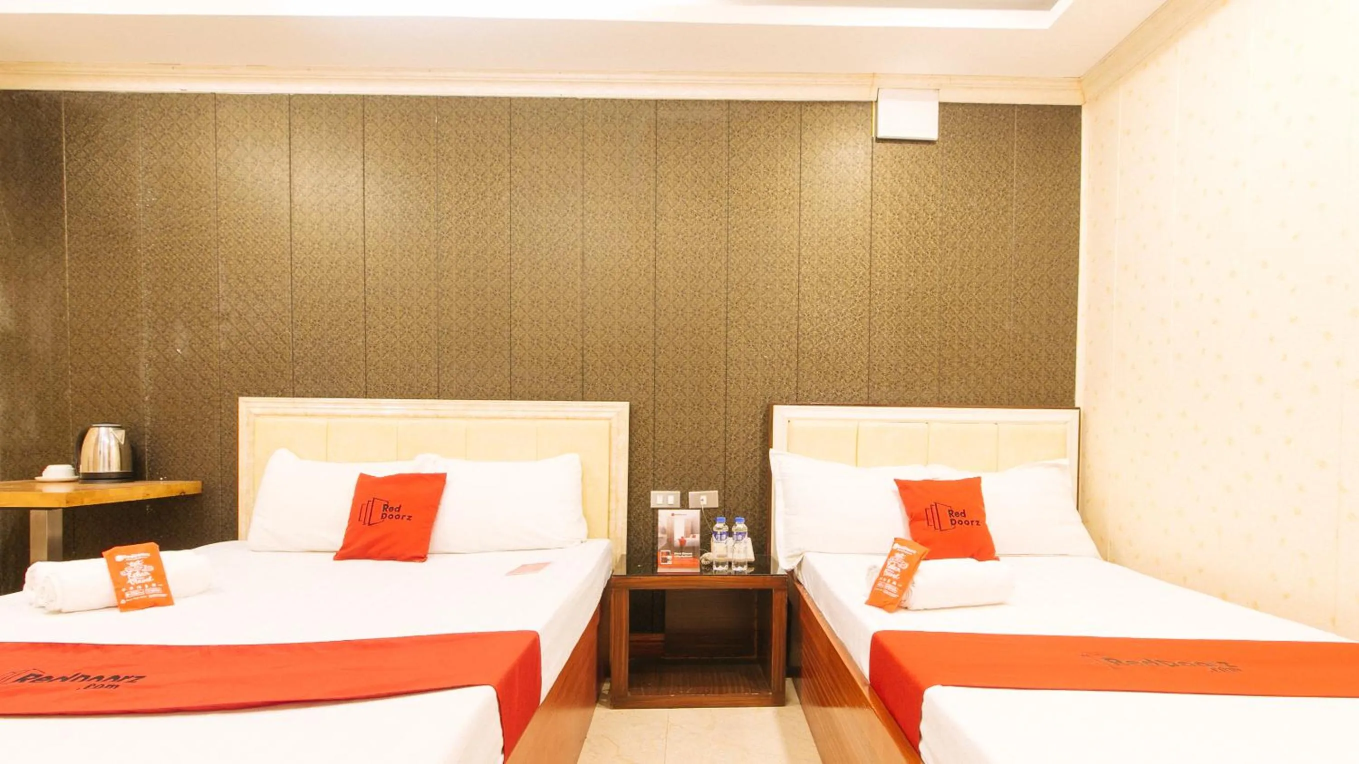 Bed in RedDoorz Plus at Winter Benitez