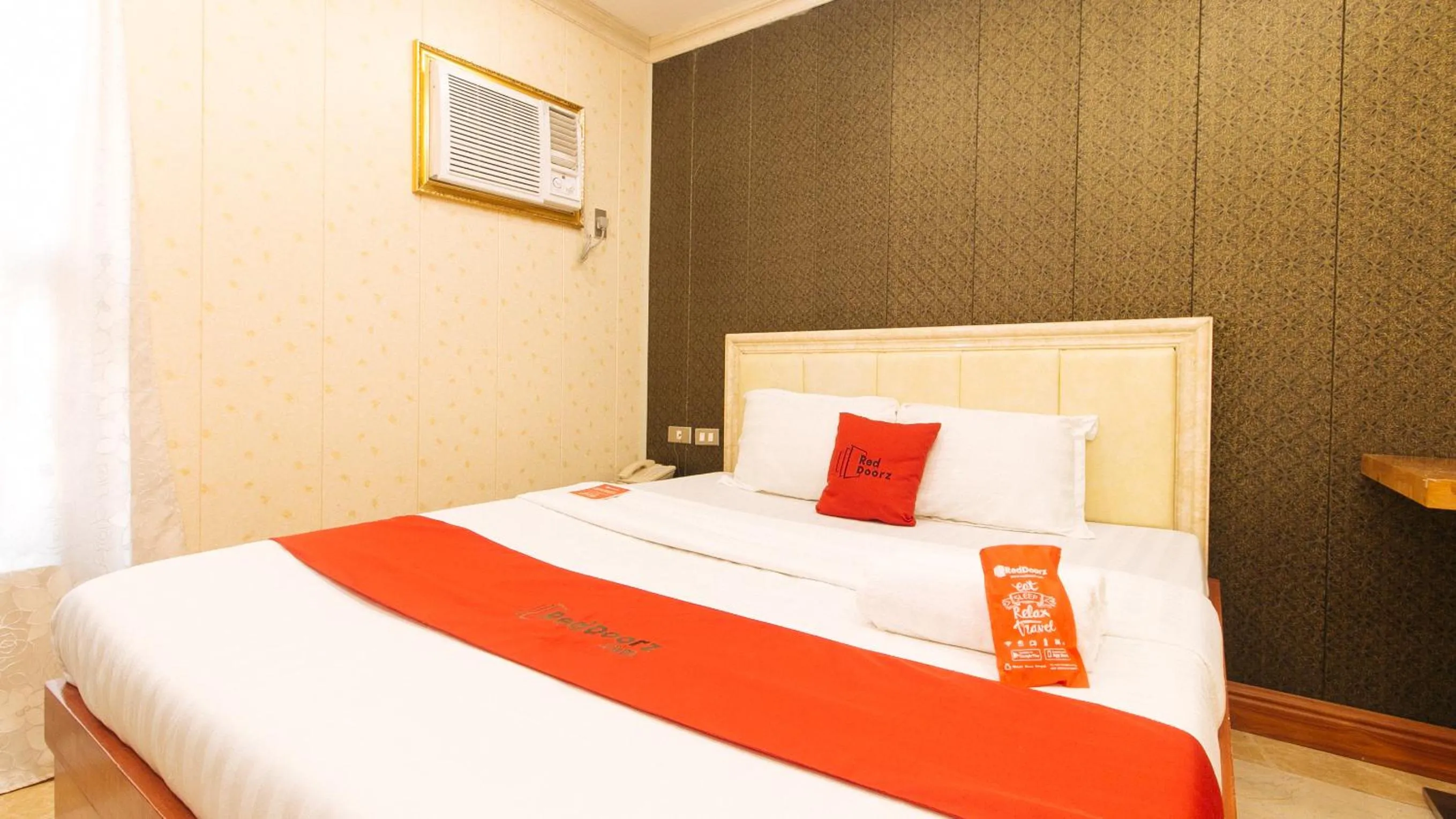 Bedroom, Bed in RedDoorz Plus at Winter Benitez