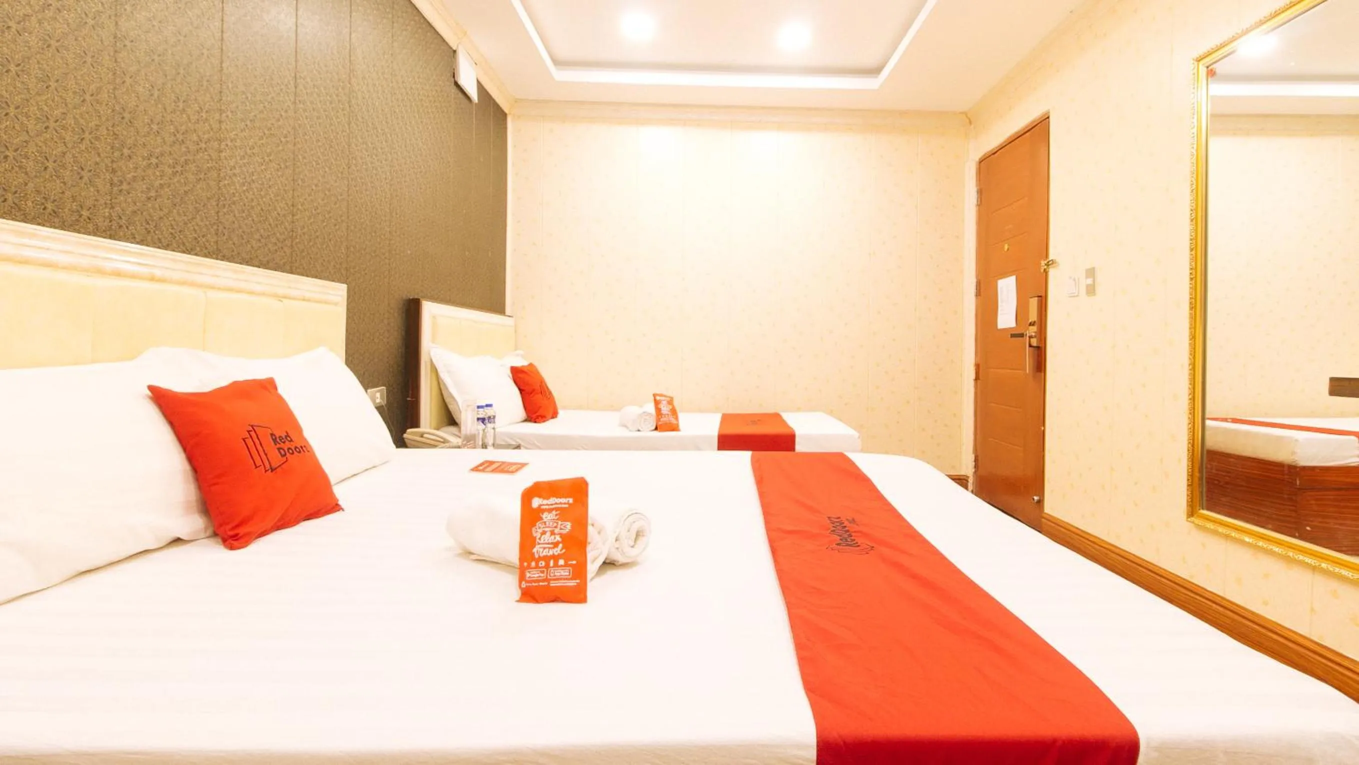 Bed in RedDoorz Plus at Winter Benitez