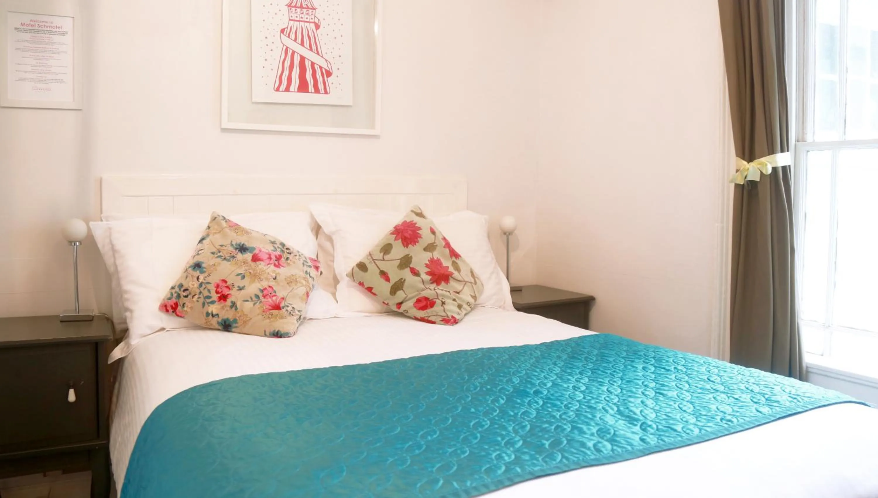 Bed in Motel Schmotel