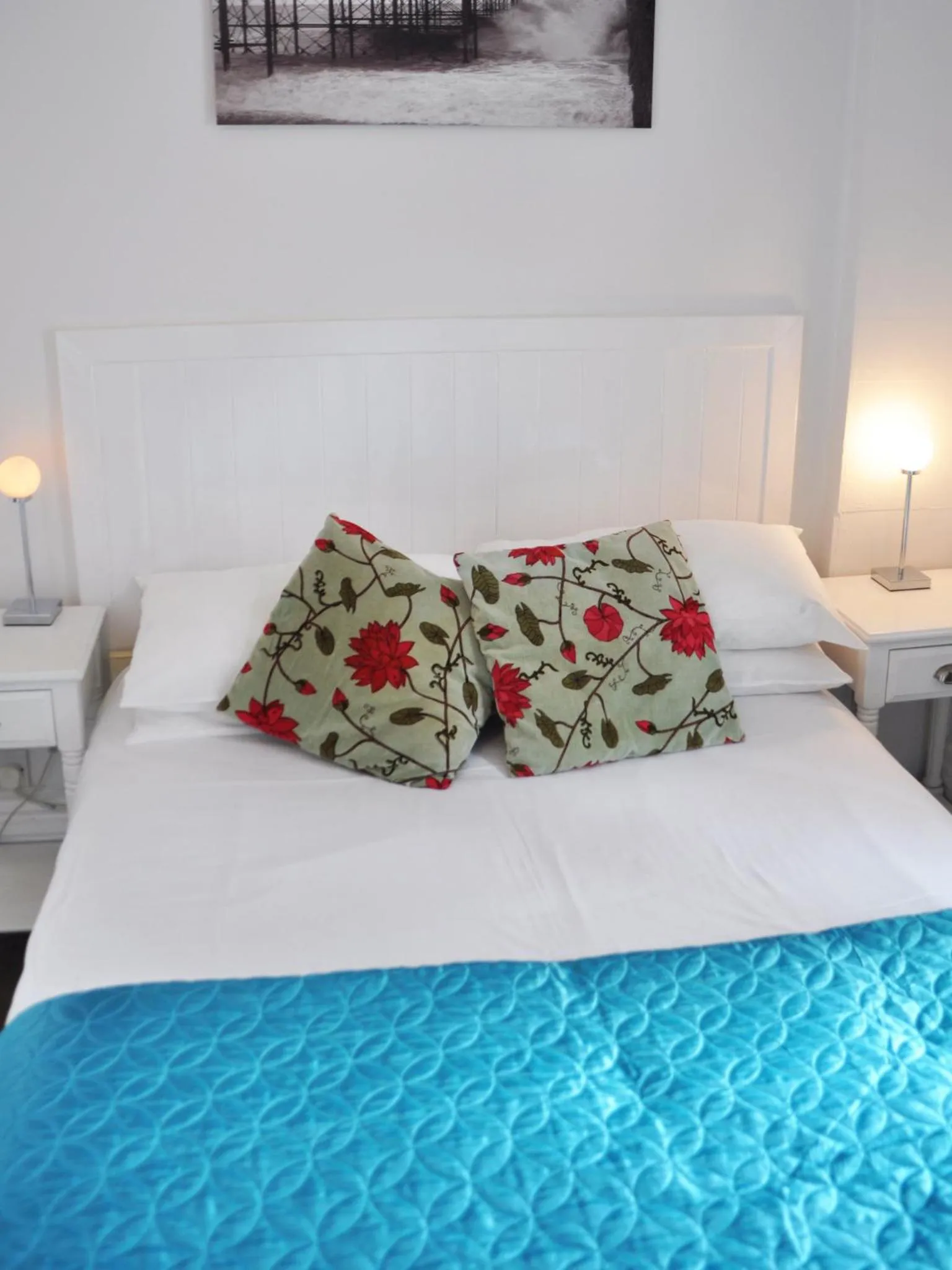 Bed in Motel Schmotel