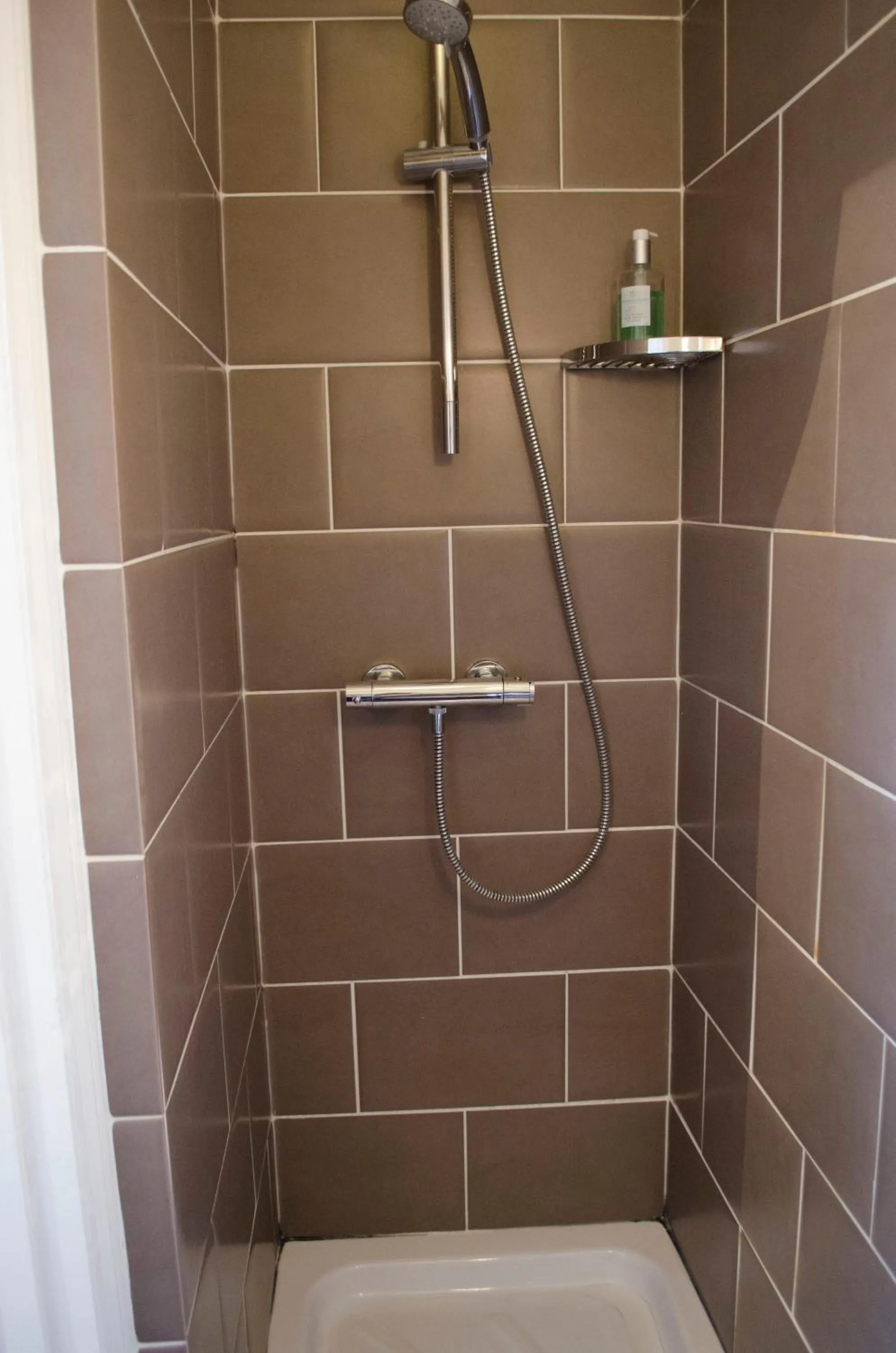 Shower in Motel Schmotel