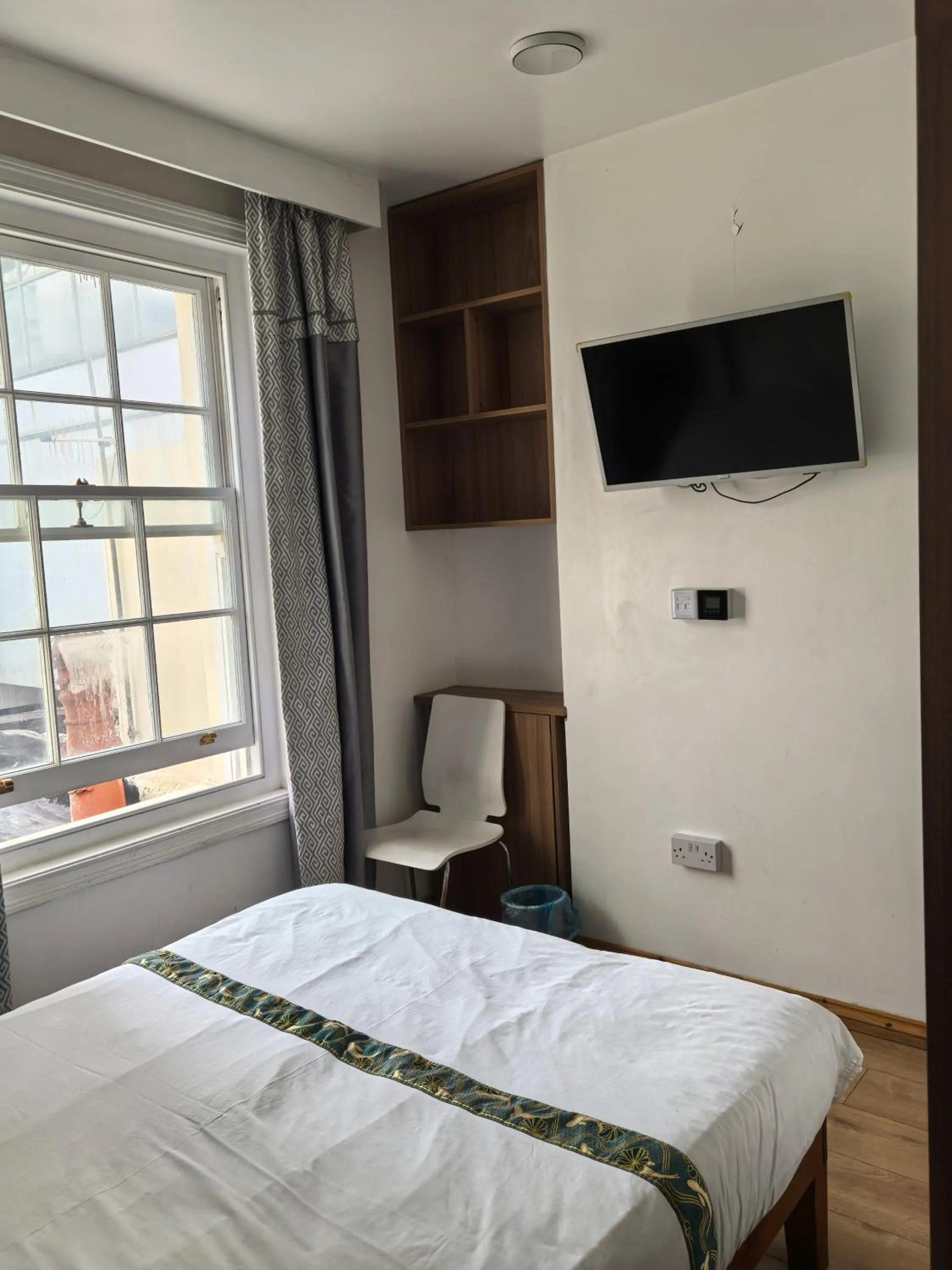 Bed in Motel Schmotel