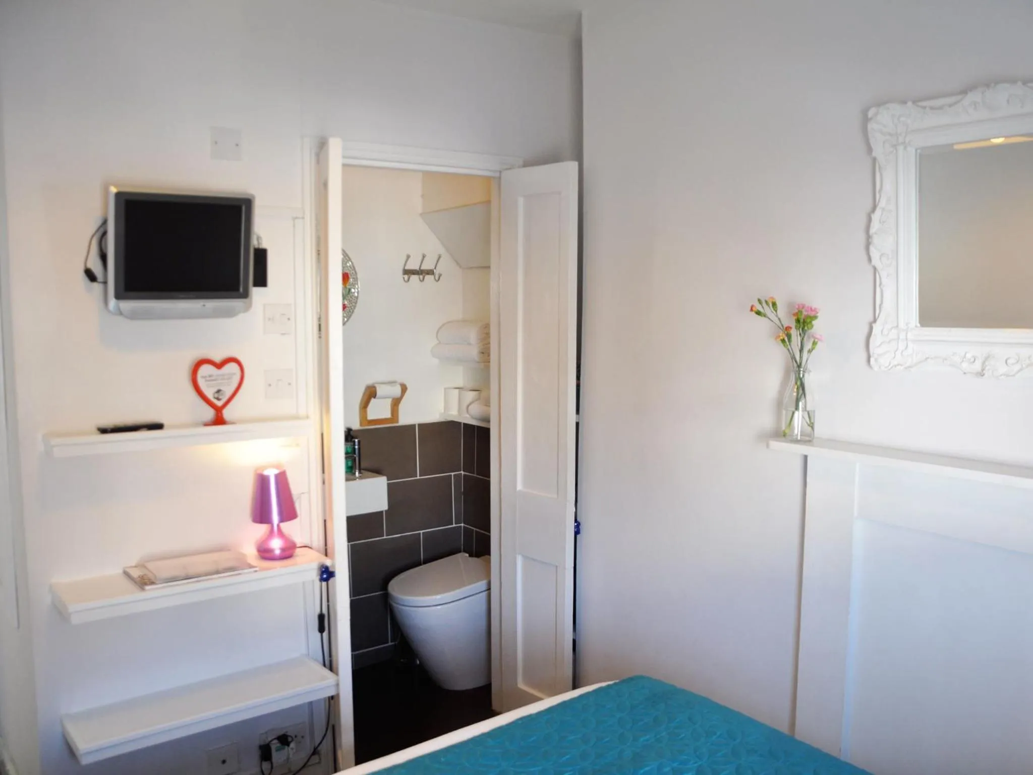 Shower, Bed in Motel Schmotel