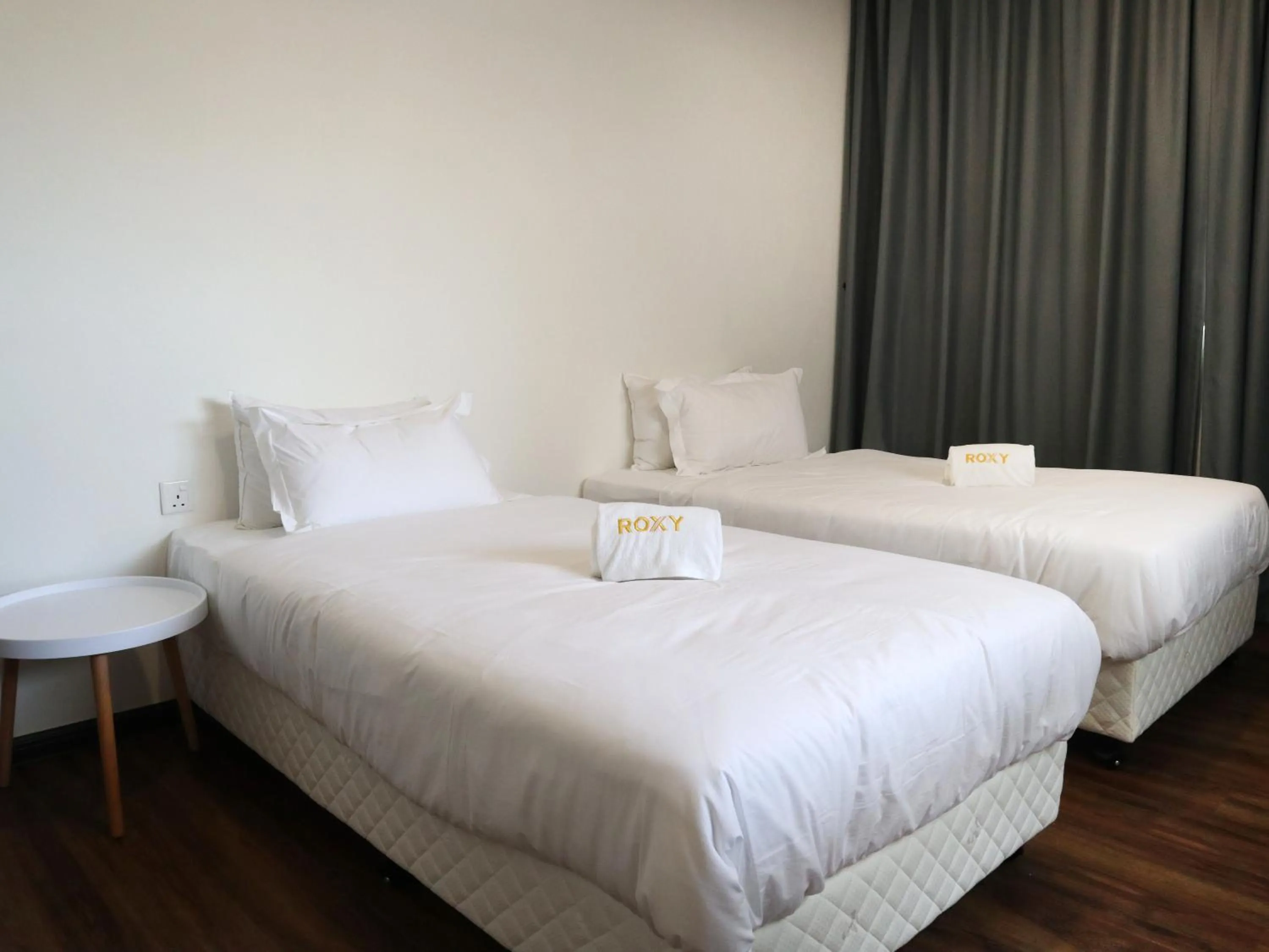 cot, Bed in Roxy Sematan Villa & Townhouse