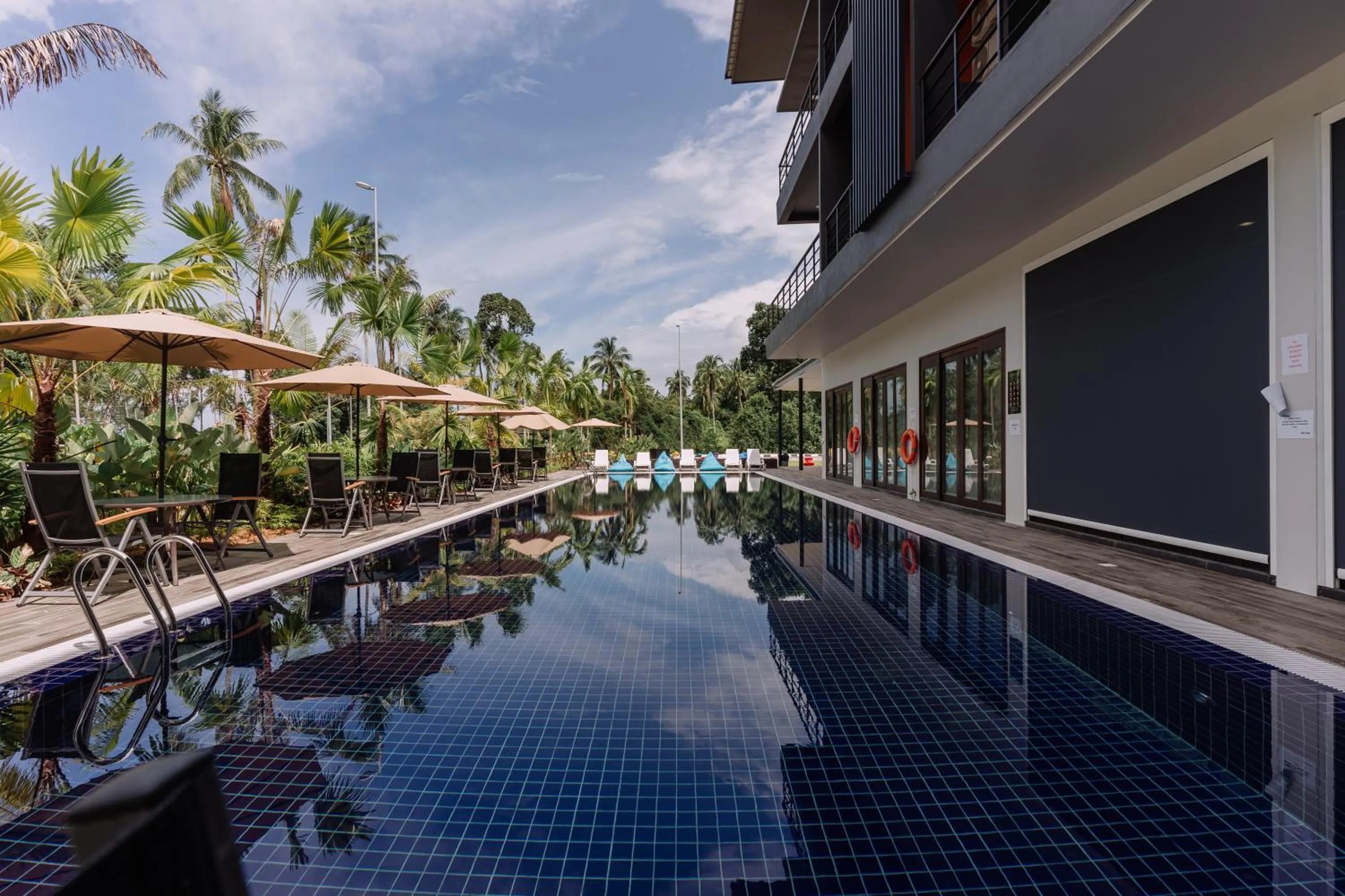 Swimming pool in Roxy Sematan Villa & Townhouse