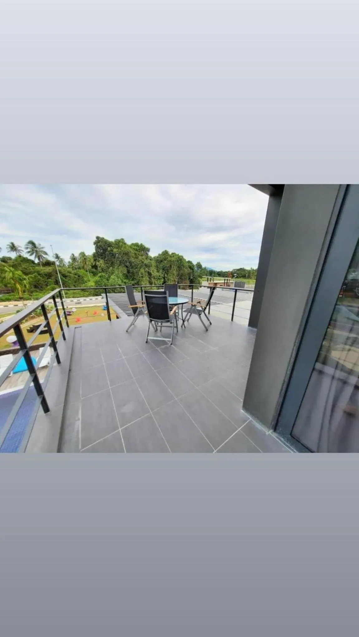 Balcony/Terrace in Roxy Sematan Villa & Townhouse