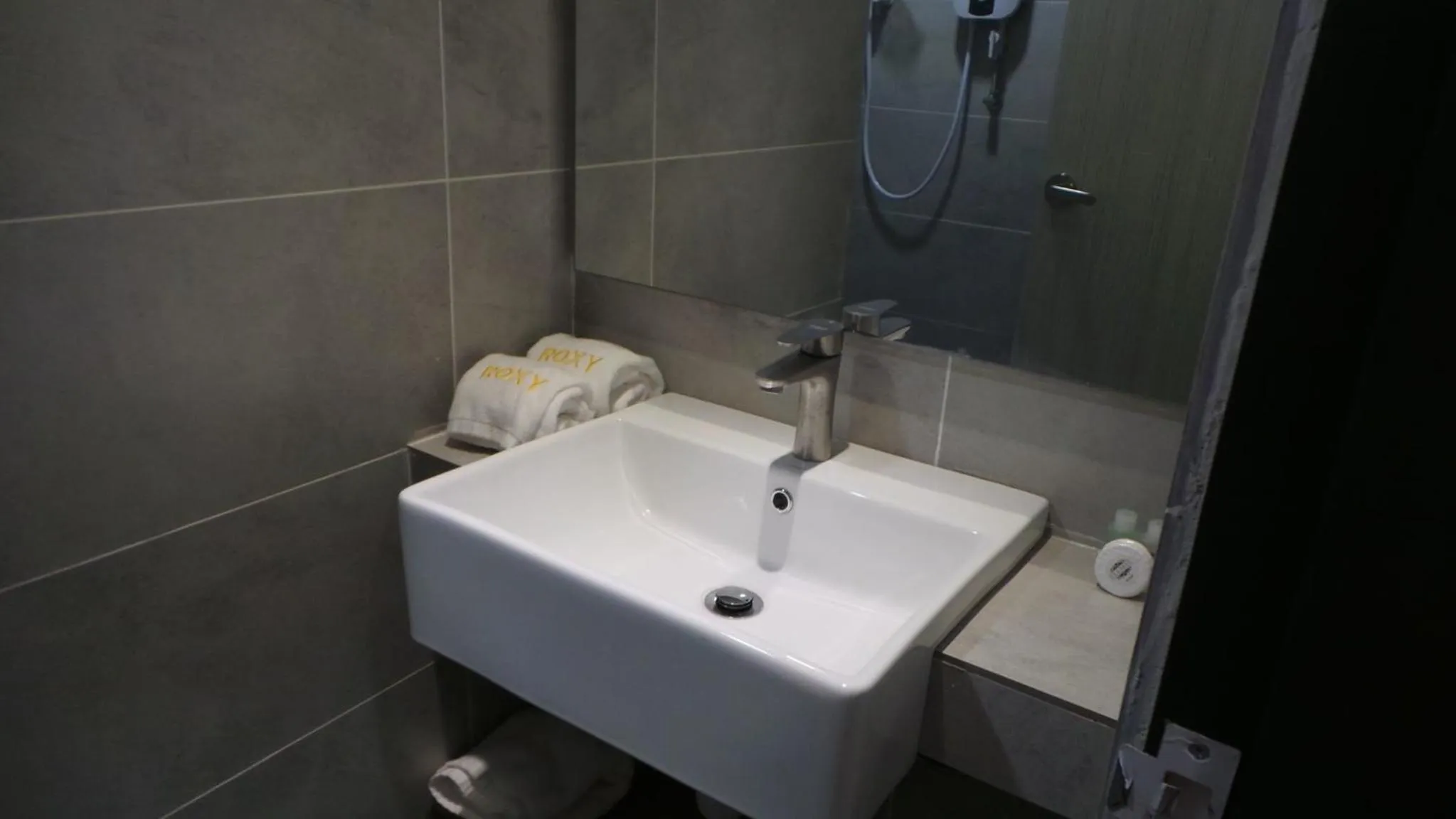 Bathroom in Roxy Sematan Villa & Townhouse