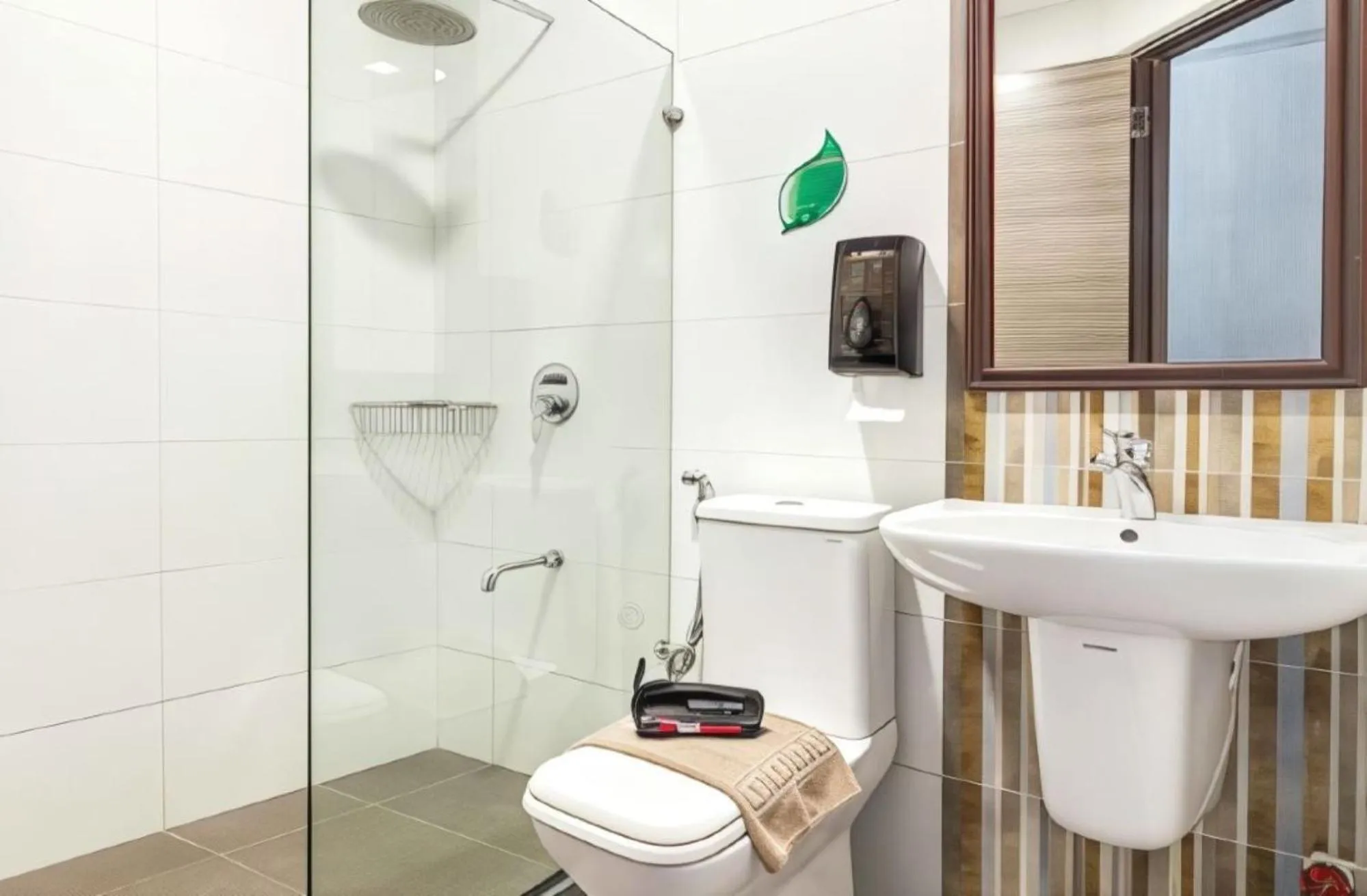 Shower in RedDoorz Plus @ Jones Avenue Cebu