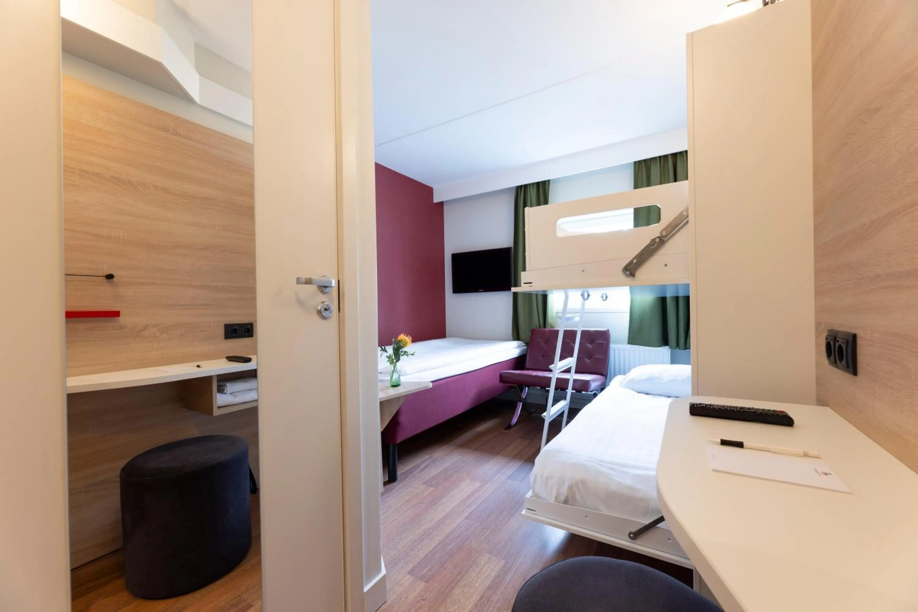 Property building, Bed in Good Morning Örebro