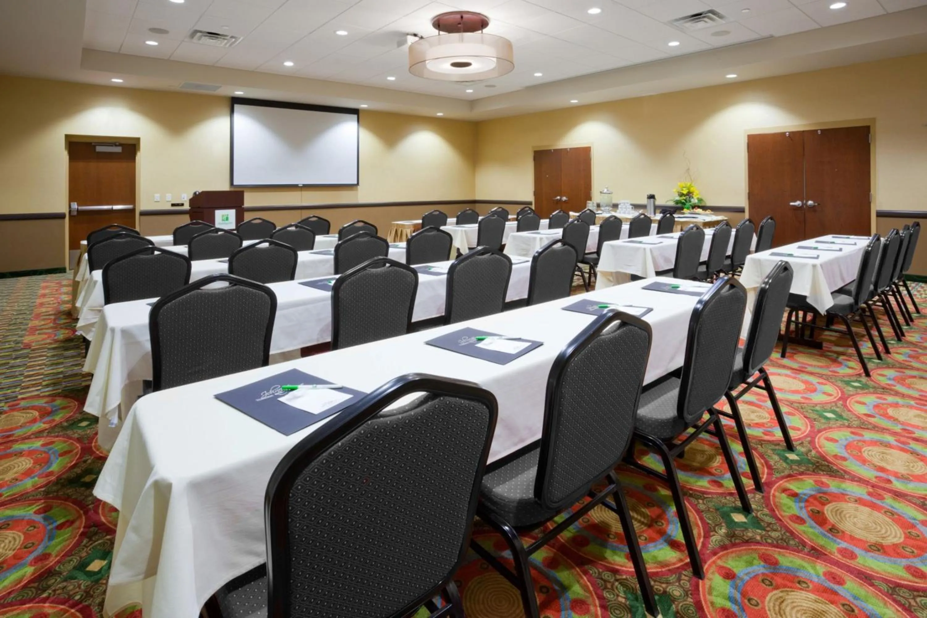 Meeting/conference room in Holiday Inn Eau Claire South I-94 by IHG