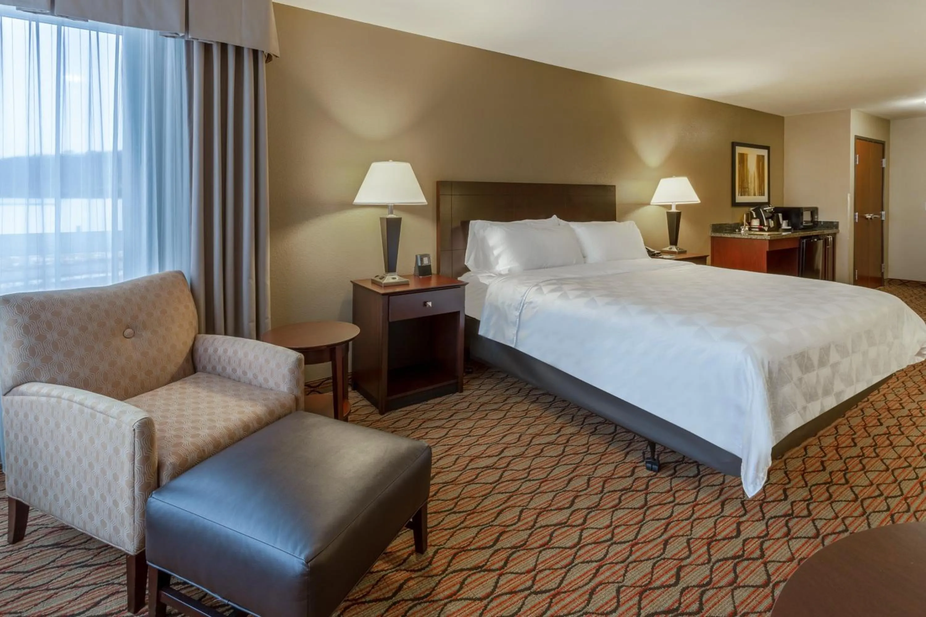 Photo of the whole room, Bed in Holiday Inn Eau Claire South I-94 by IHG