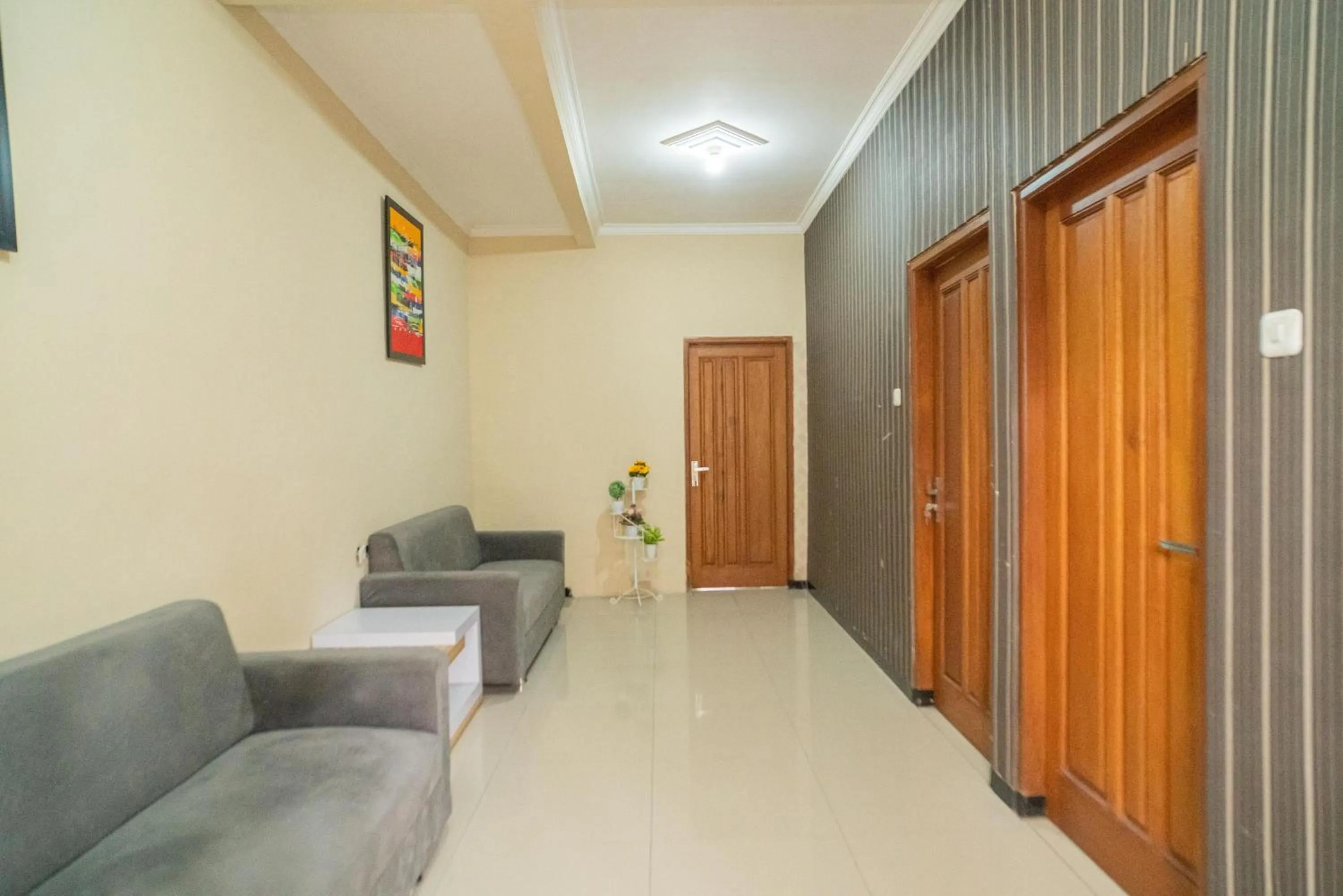 Seating area in RedDoorz At Villa Akbar 3