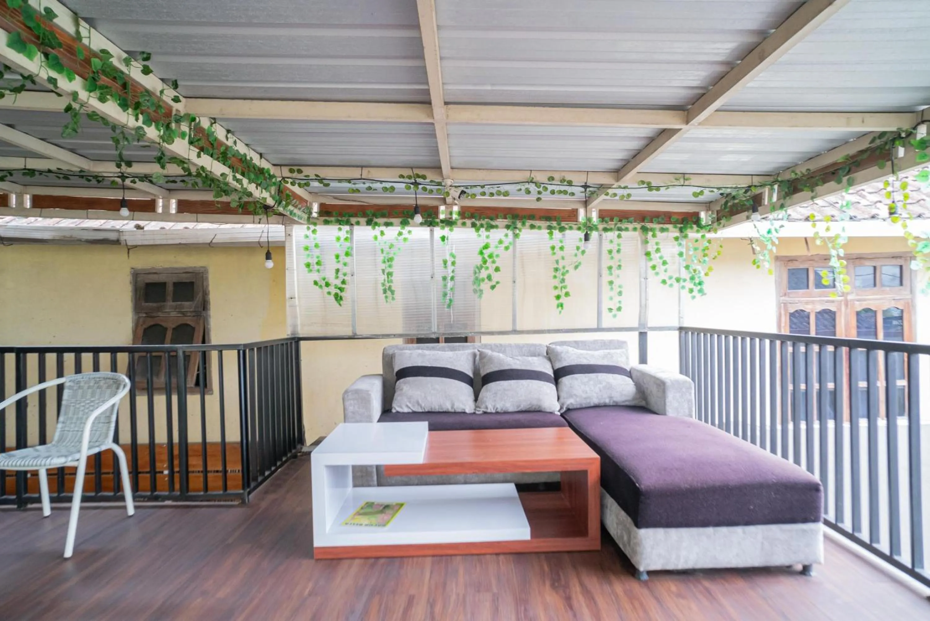 Seating area in RedDoorz At Villa Akbar 3
