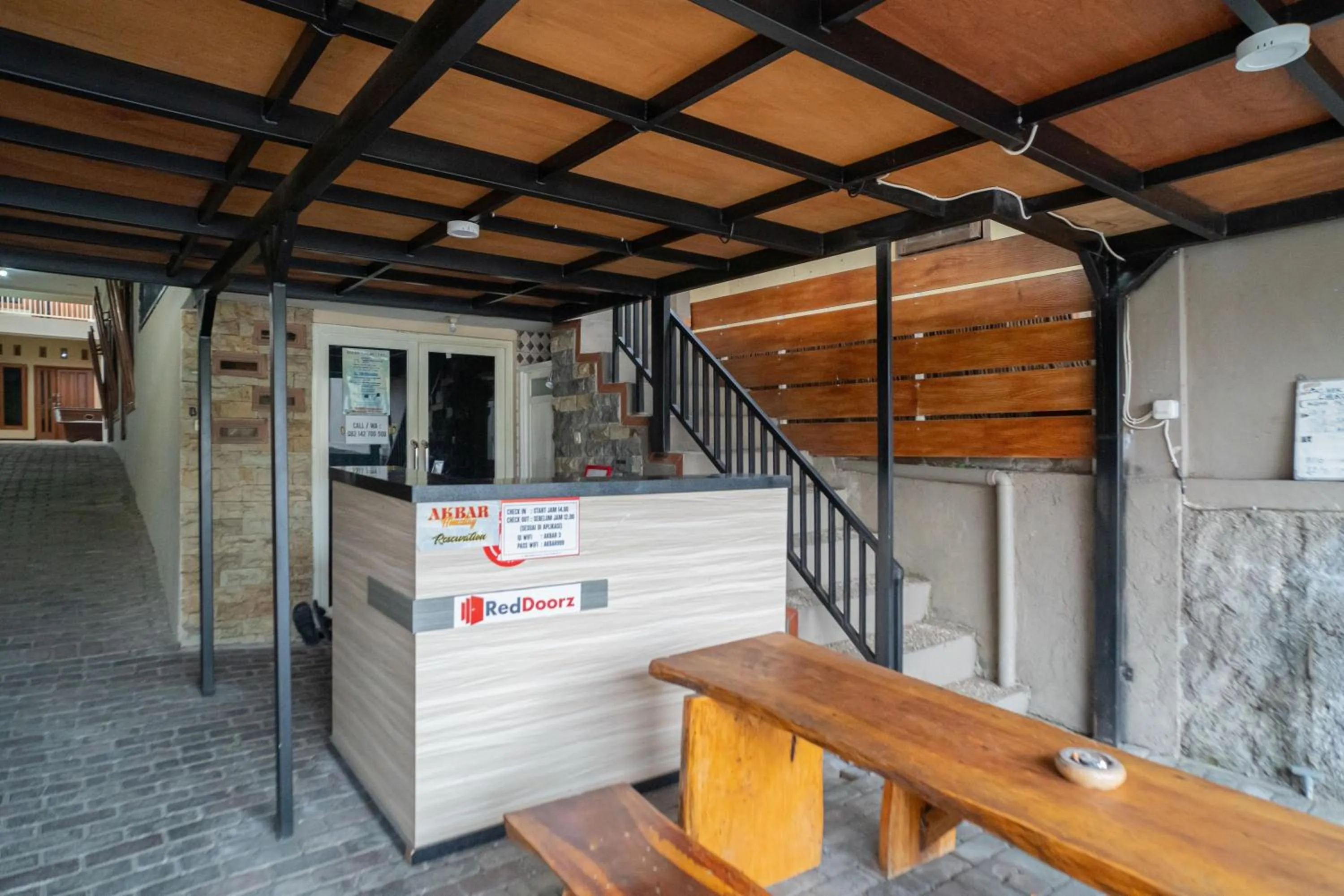 Lobby or reception in RedDoorz At Villa Akbar 3