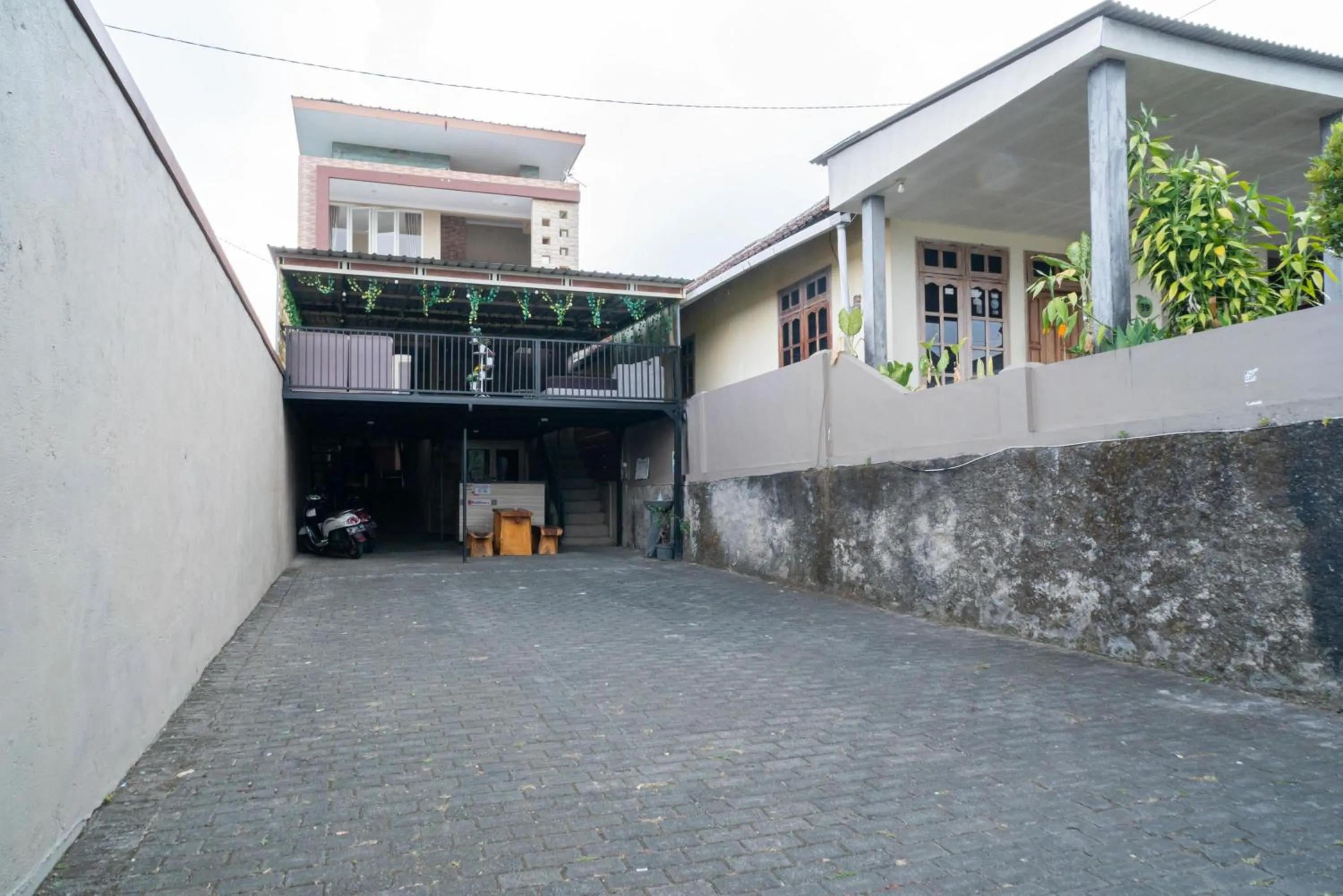 Property building in RedDoorz At Villa Akbar 3