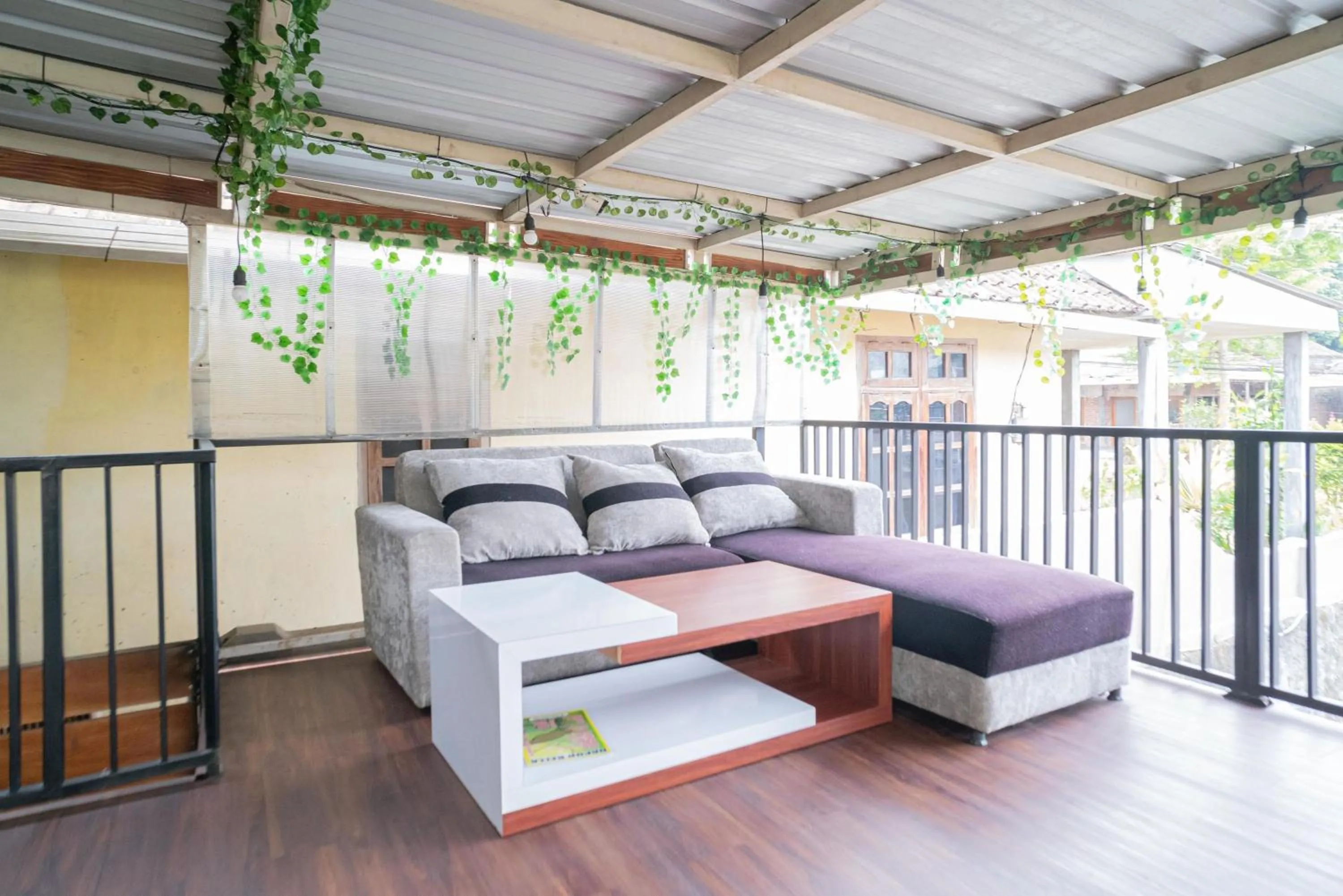 Seating area in RedDoorz At Villa Akbar 3