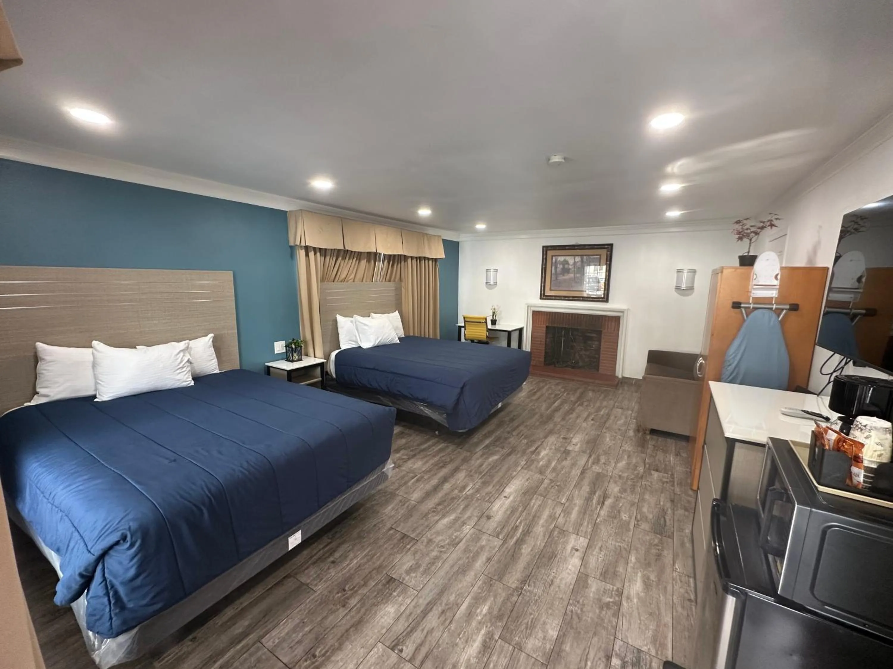 Bed in Town and Country Inn