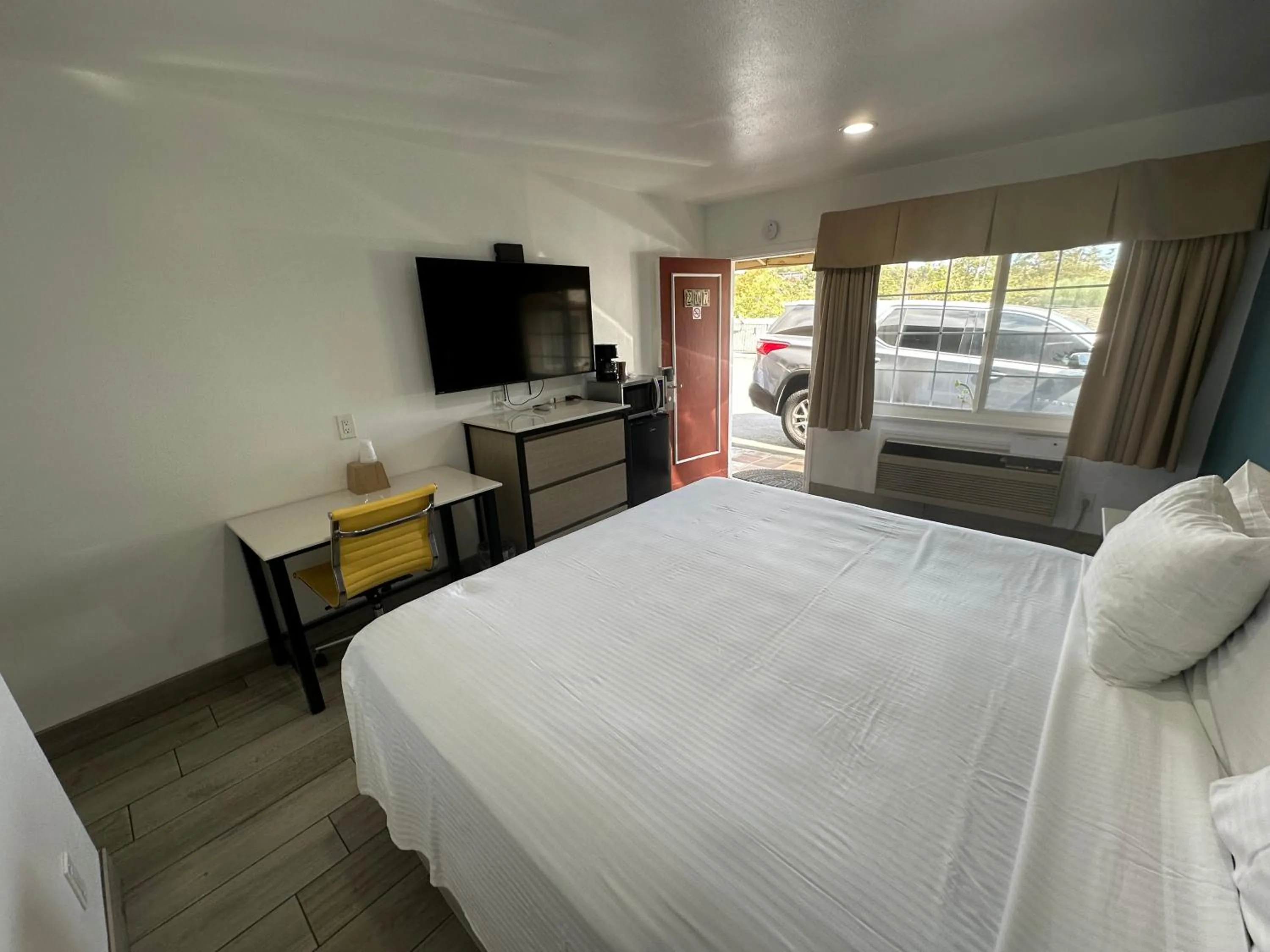 Bed in Town and Country Inn