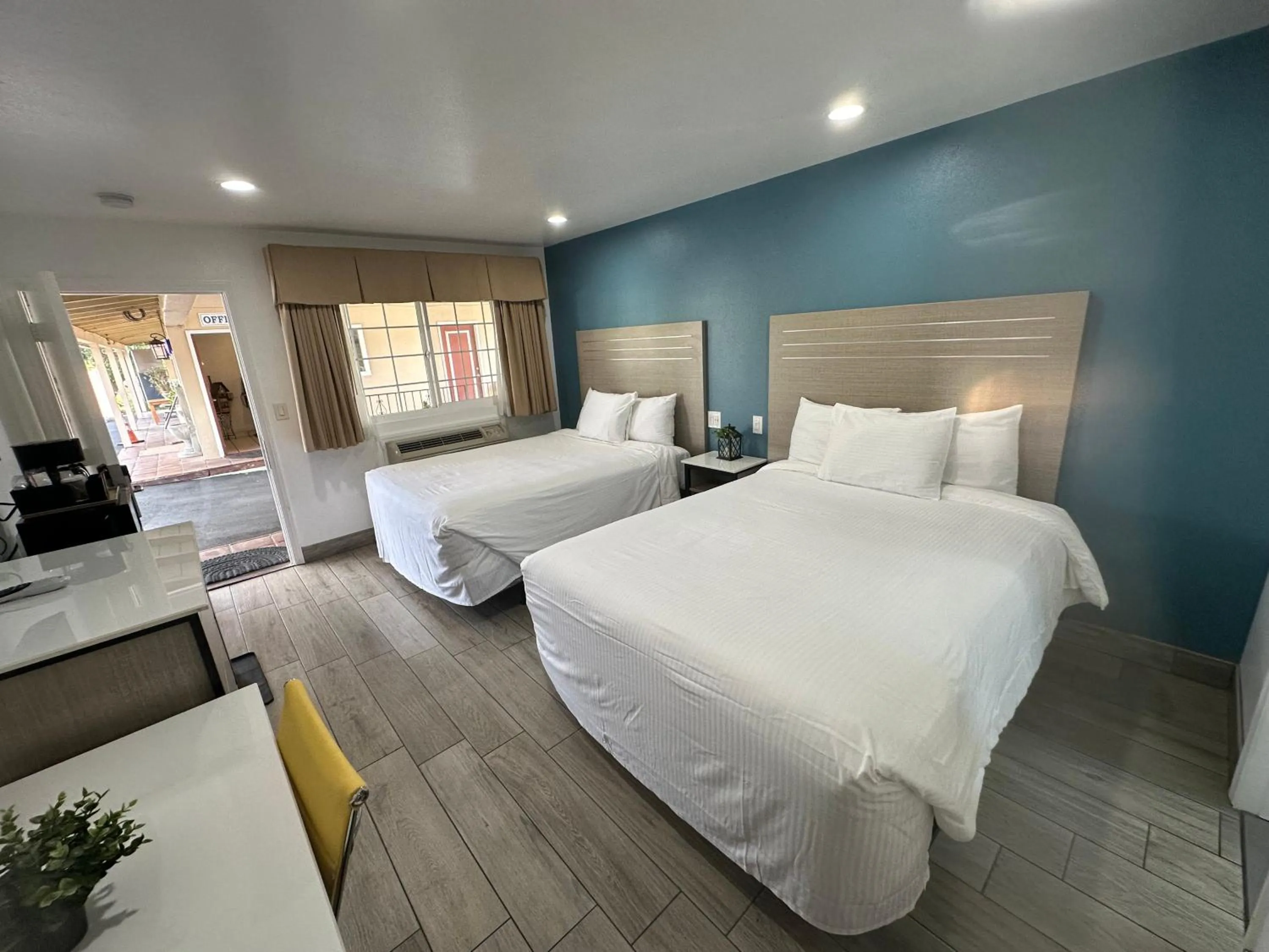 Bed in Town and Country Inn