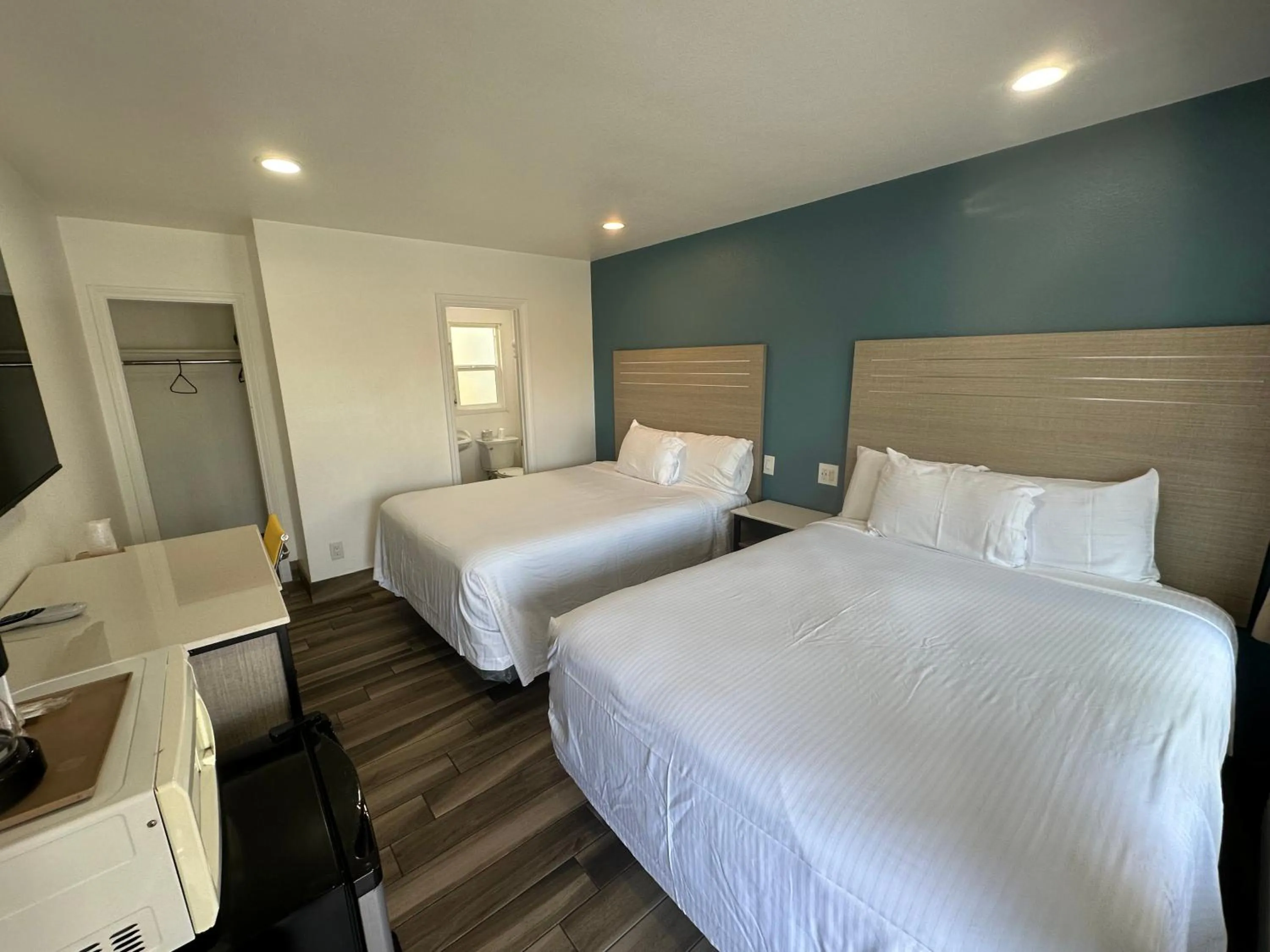 Bed in Town and Country Inn