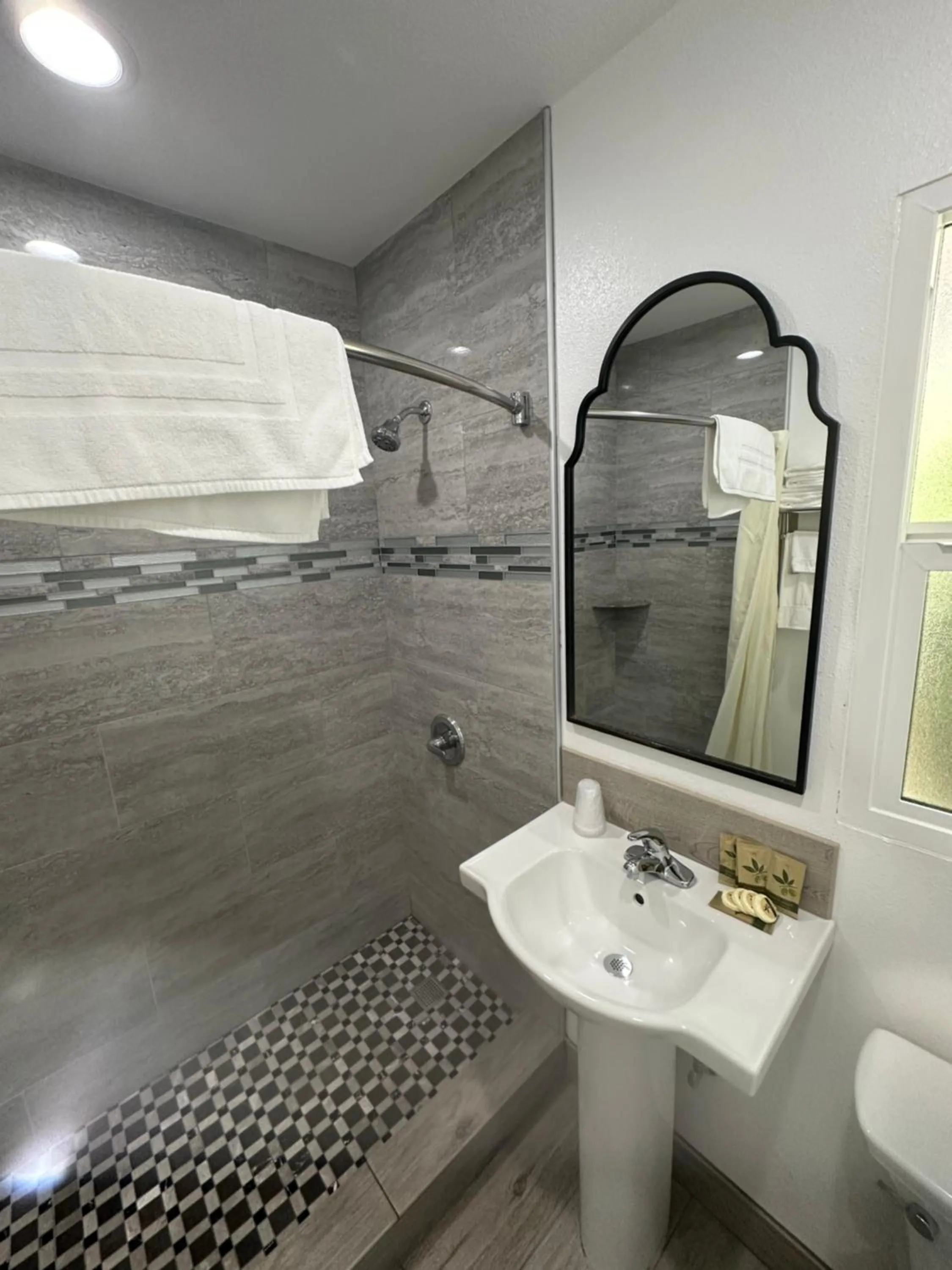 Town and Country Inn