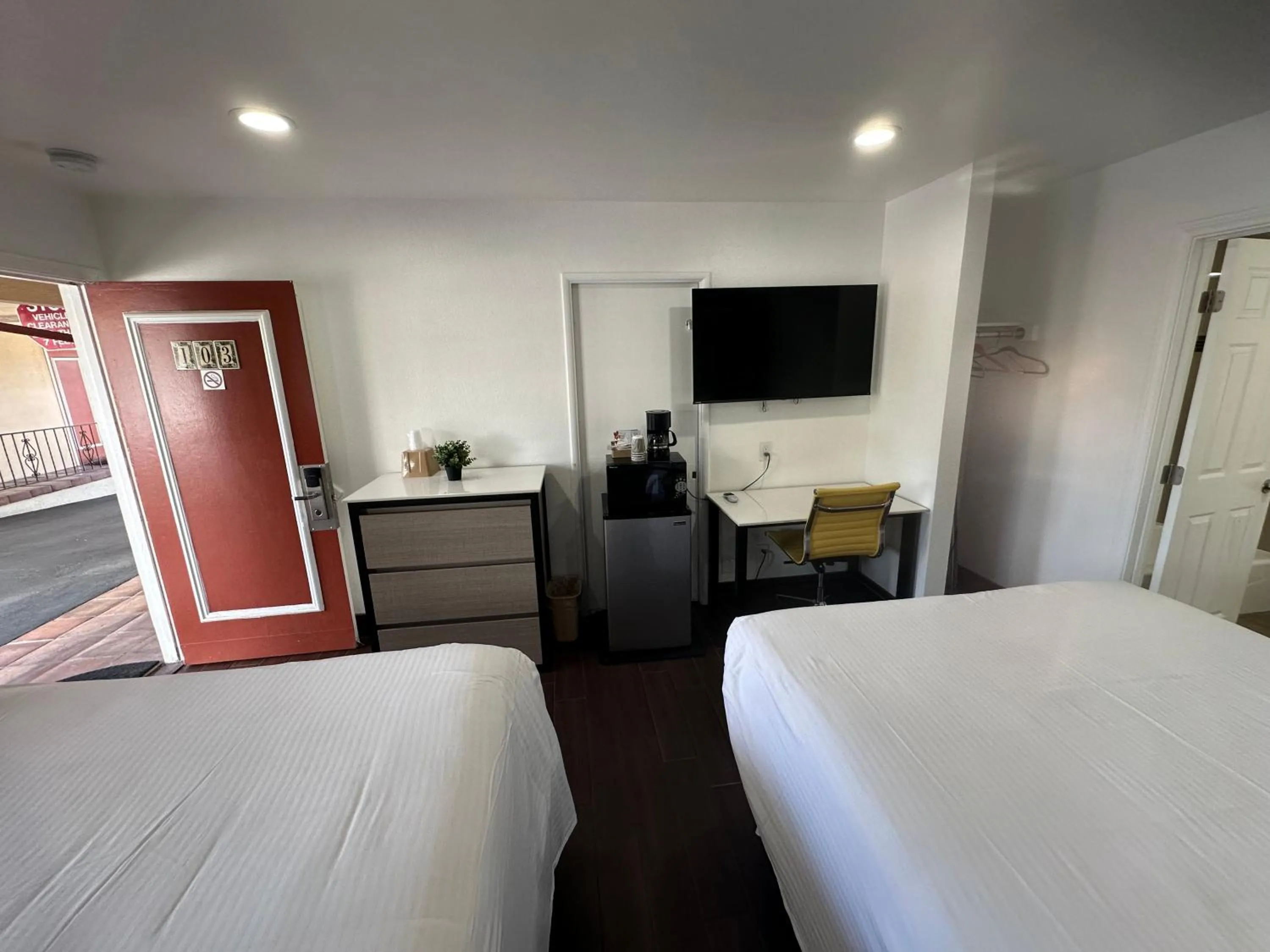 Bed in Town and Country Inn