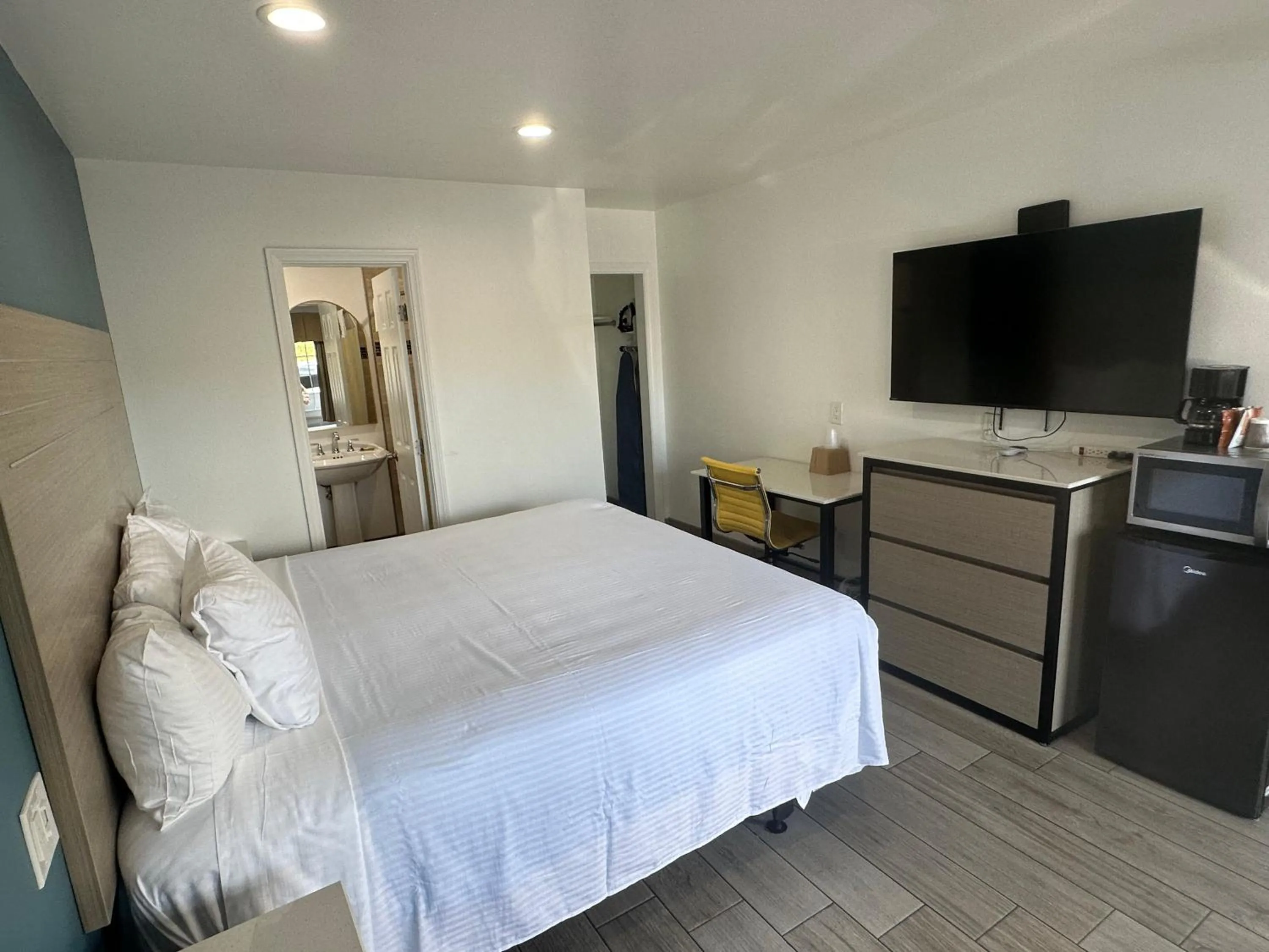 Bed in Town and Country Inn