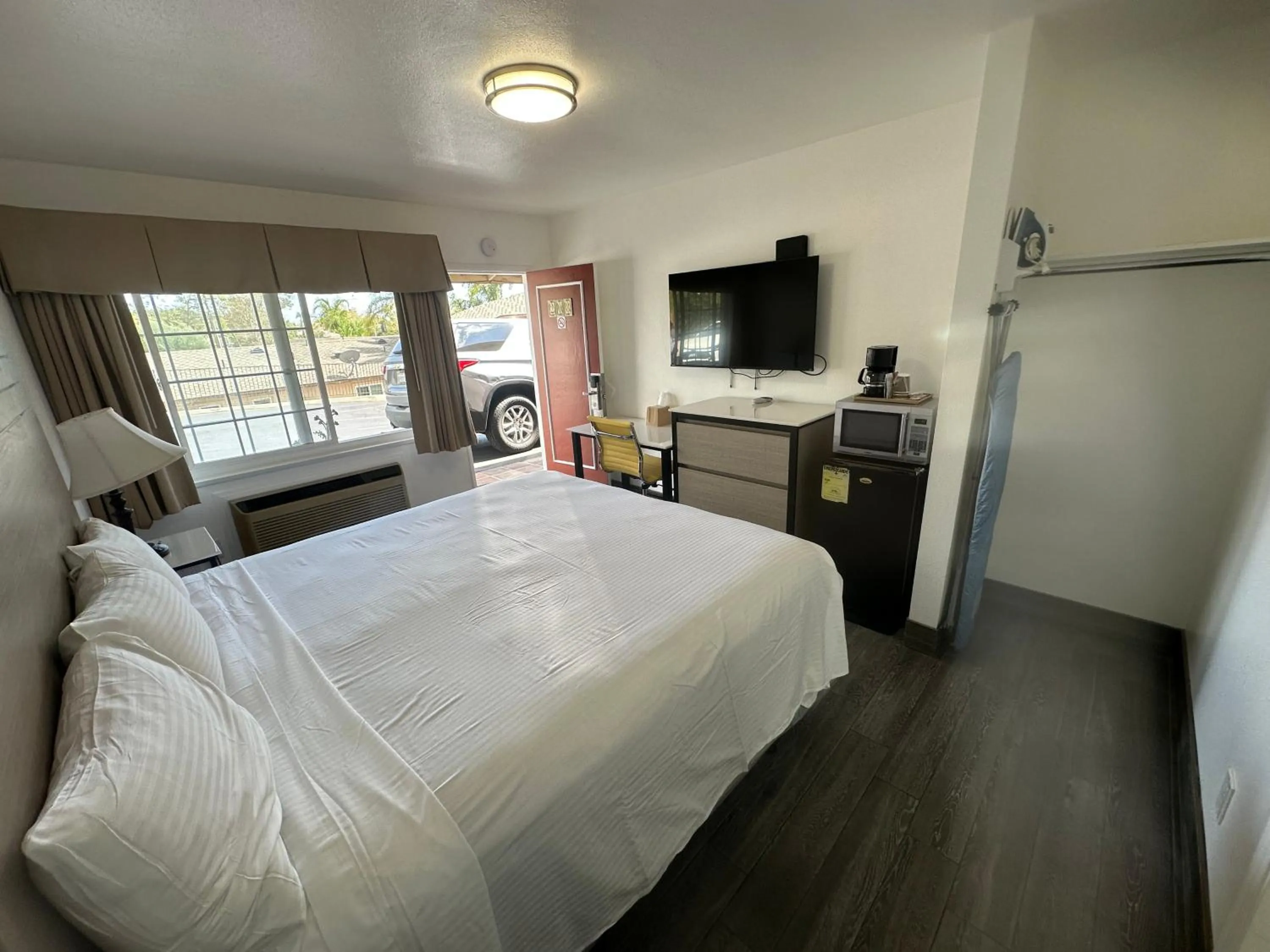 Bed in Town and Country Inn