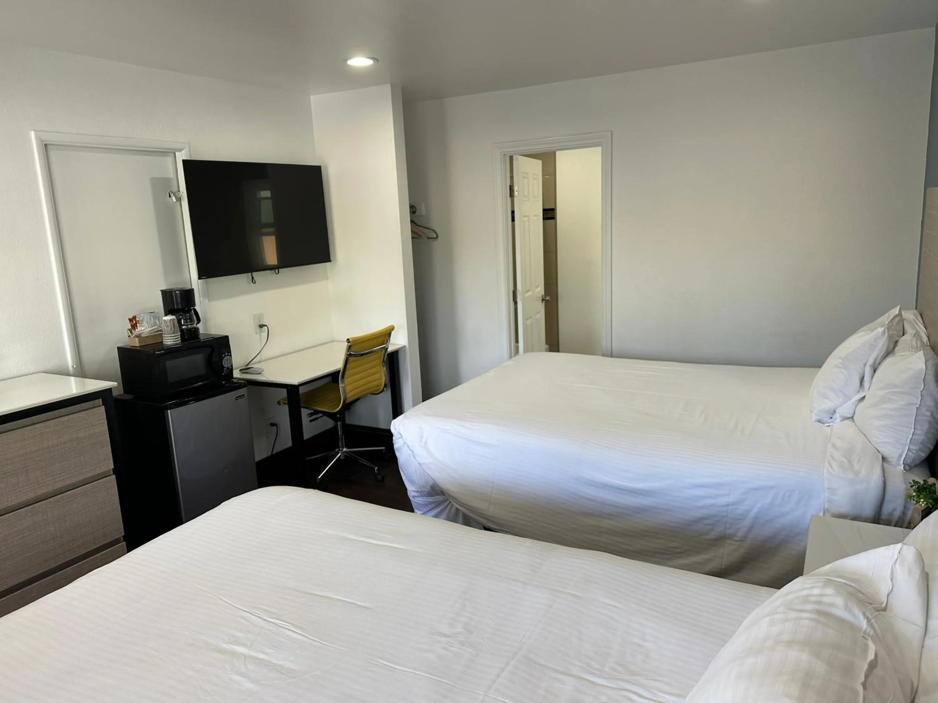 Bed in Town and Country Inn